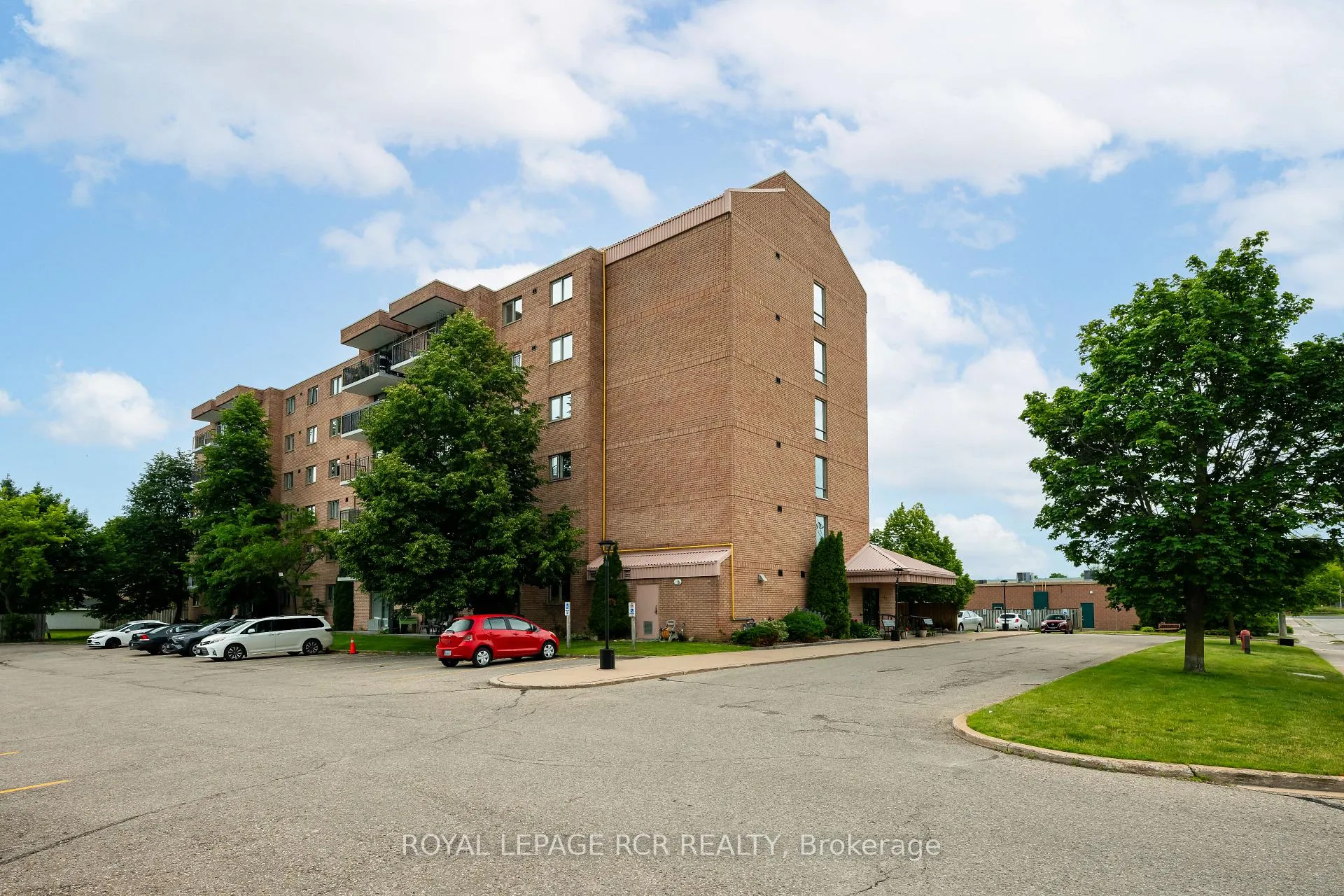 Photo 1 of Unit 13, 16 Fourth Street, Orangeville — HOMEH