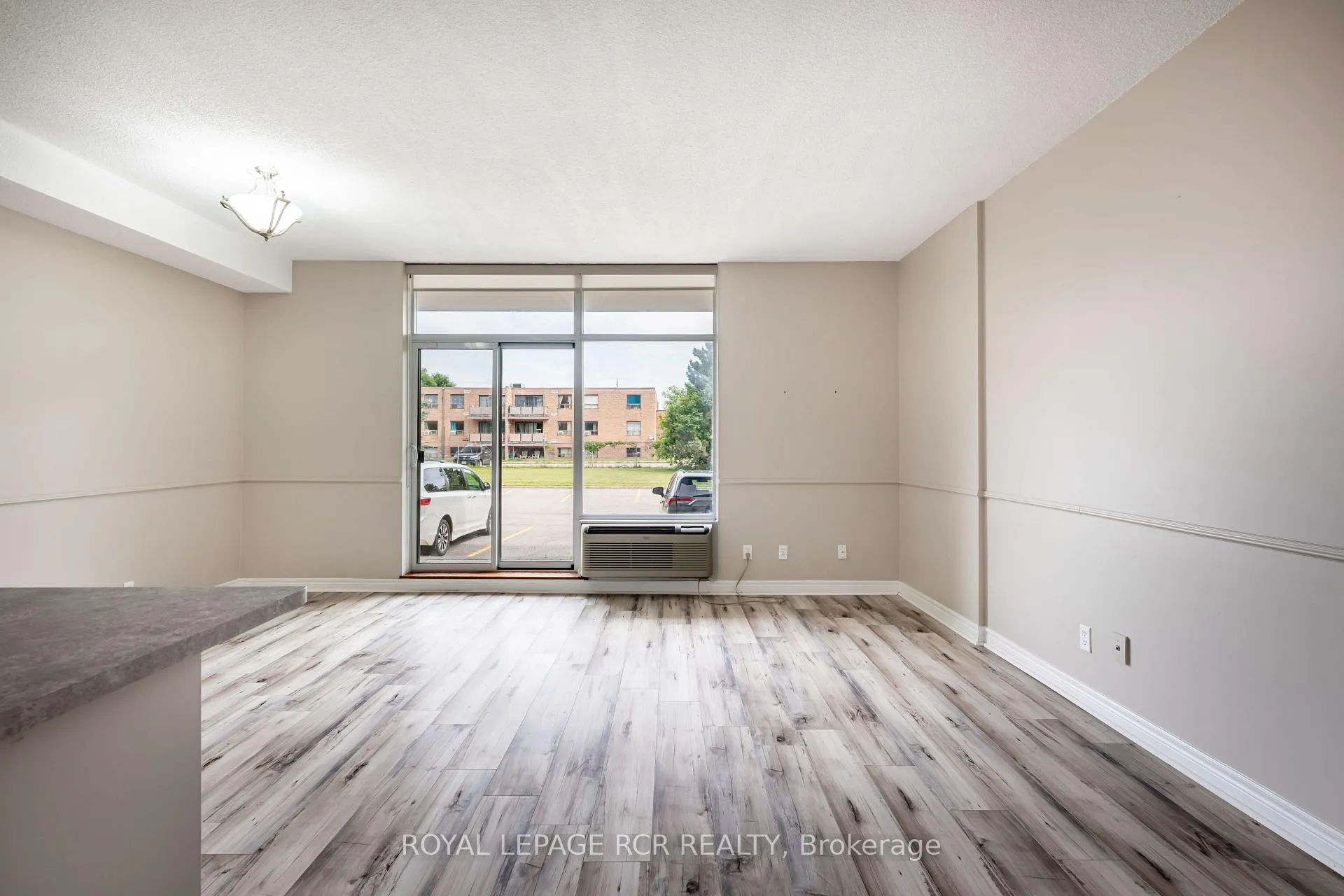 Photo 3 of Unit 13, 16 Fourth Street, Orangeville — HOMEH