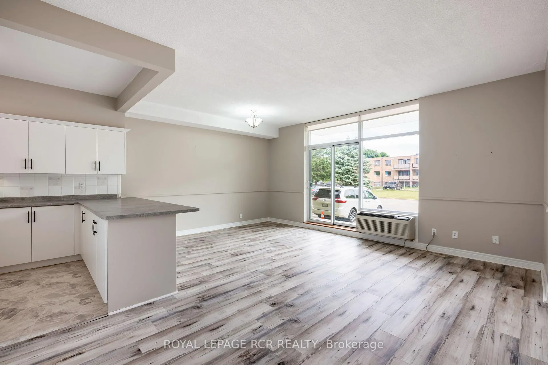 Photo 5 of Unit 13, 16 Fourth Street, Orangeville — HOMEH
