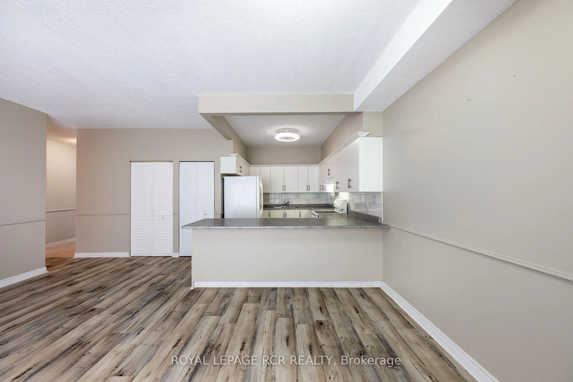 Photo 13 of Unit 13, 16 Fourth Street, Orangeville — HOMEH