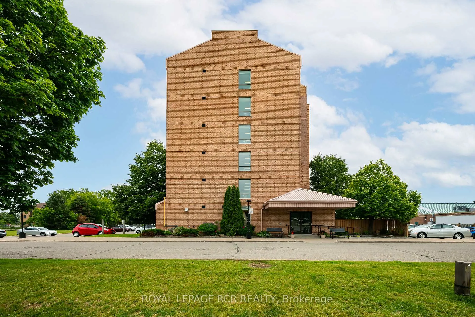 Photo 26 of Unit 13, 16 Fourth Street, Orangeville — HOMEH