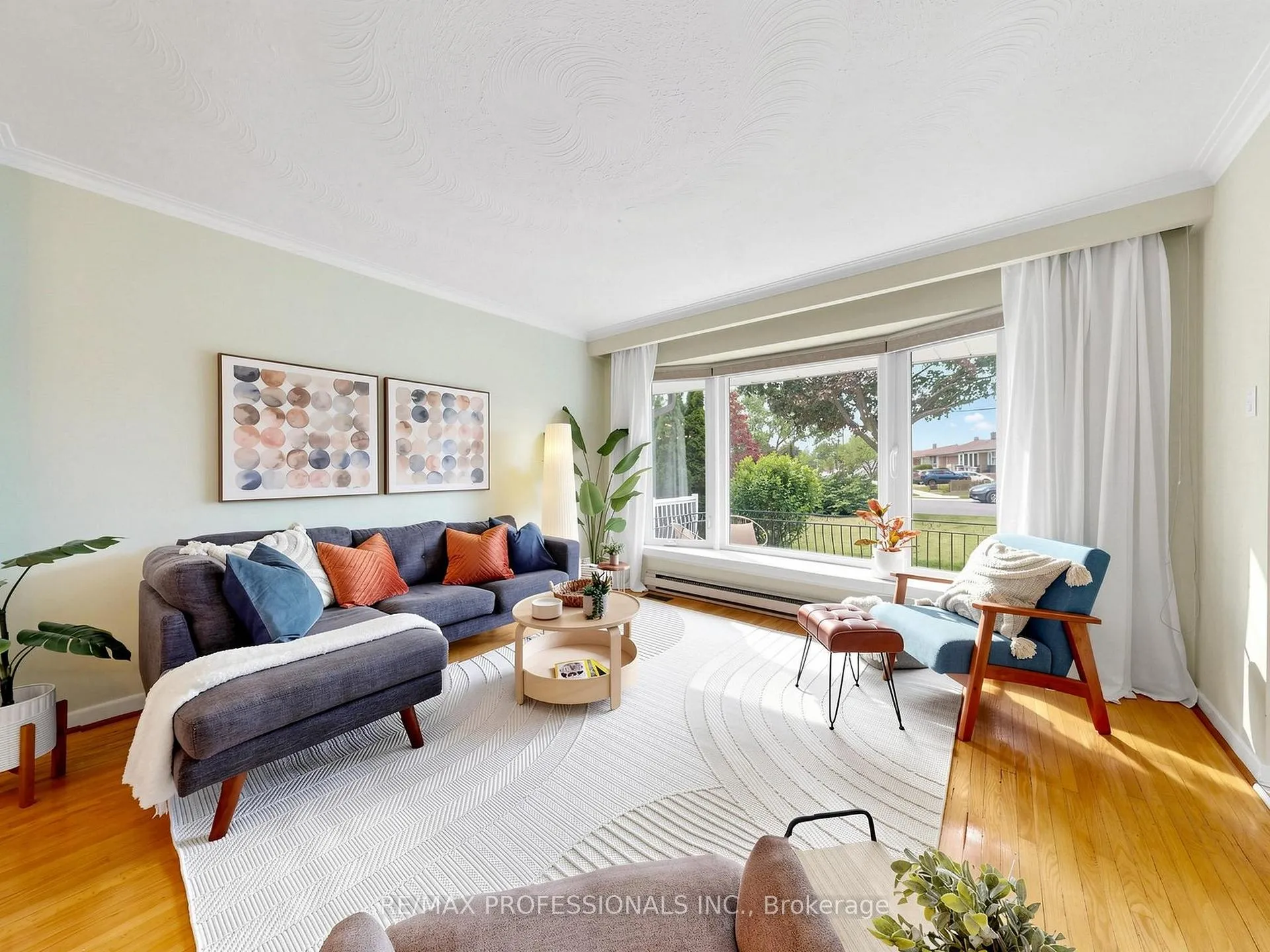 Photo 2 of 19 Davelayne Road, North York, Humbermede — HOMEH