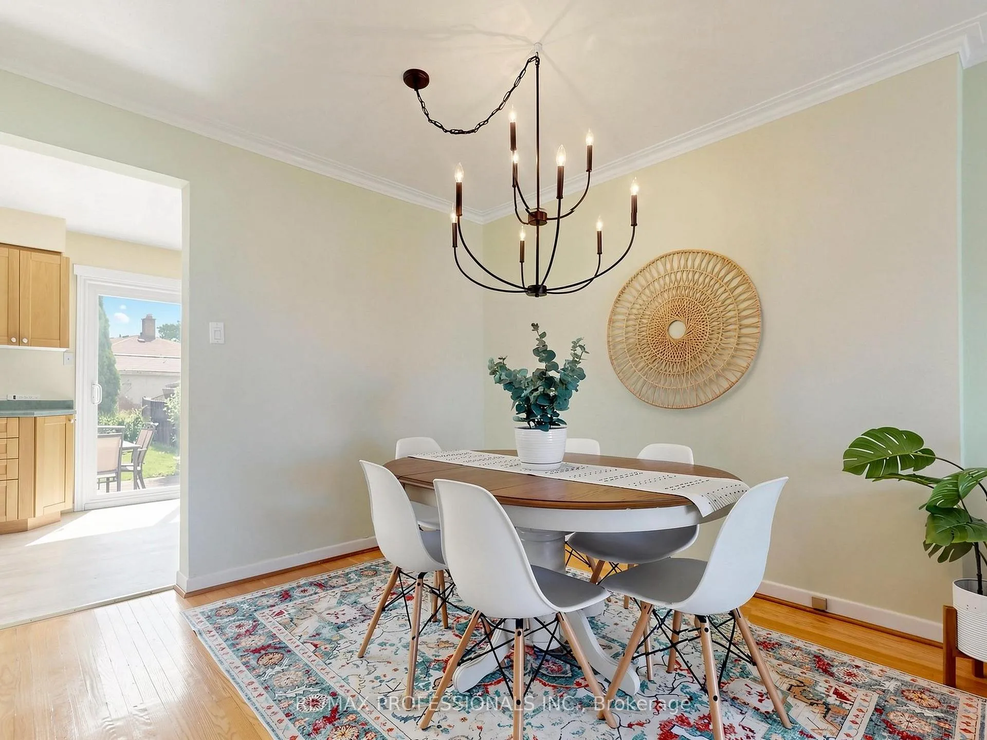 Photo 5 of 19 Davelayne Road, North York, Humbermede — HOMEH
