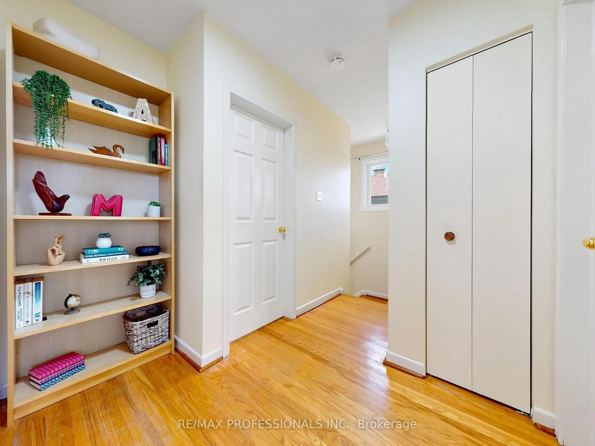 Photo 11 of 19 Davelayne Road, North York, Humbermede — HOMEH