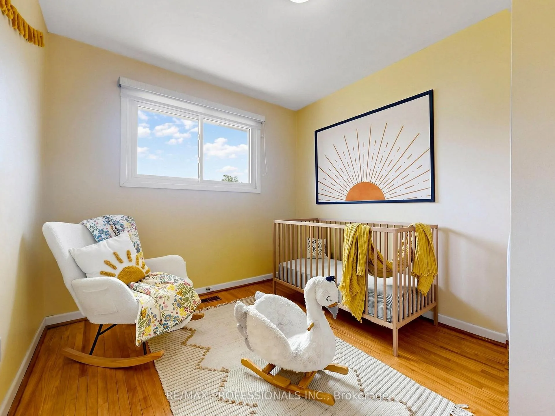 Photo 13 of 19 Davelayne Road, North York, Humbermede — HOMEH