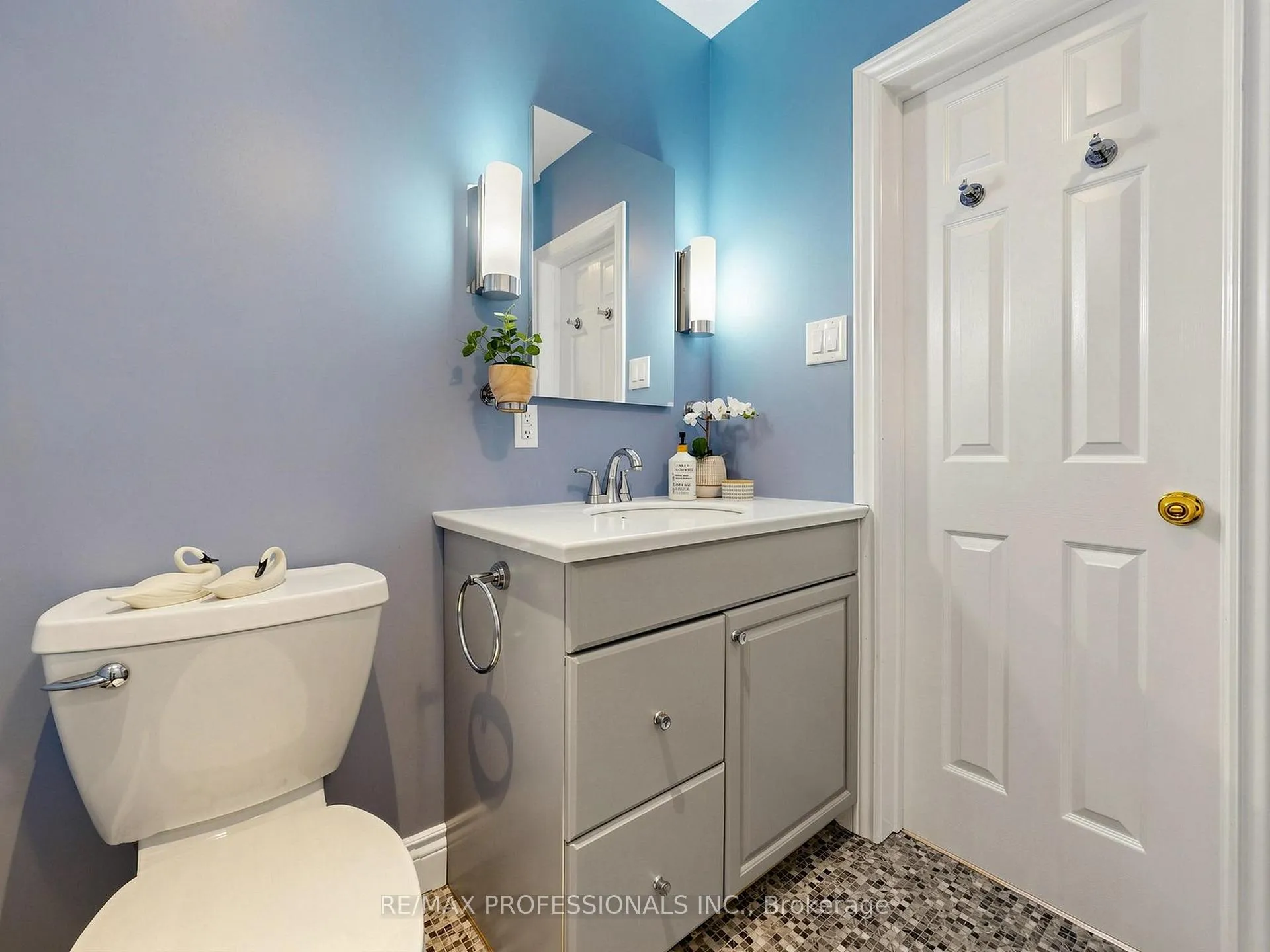 Photo 14 of 19 Davelayne Road, North York, Humbermede — HOMEH