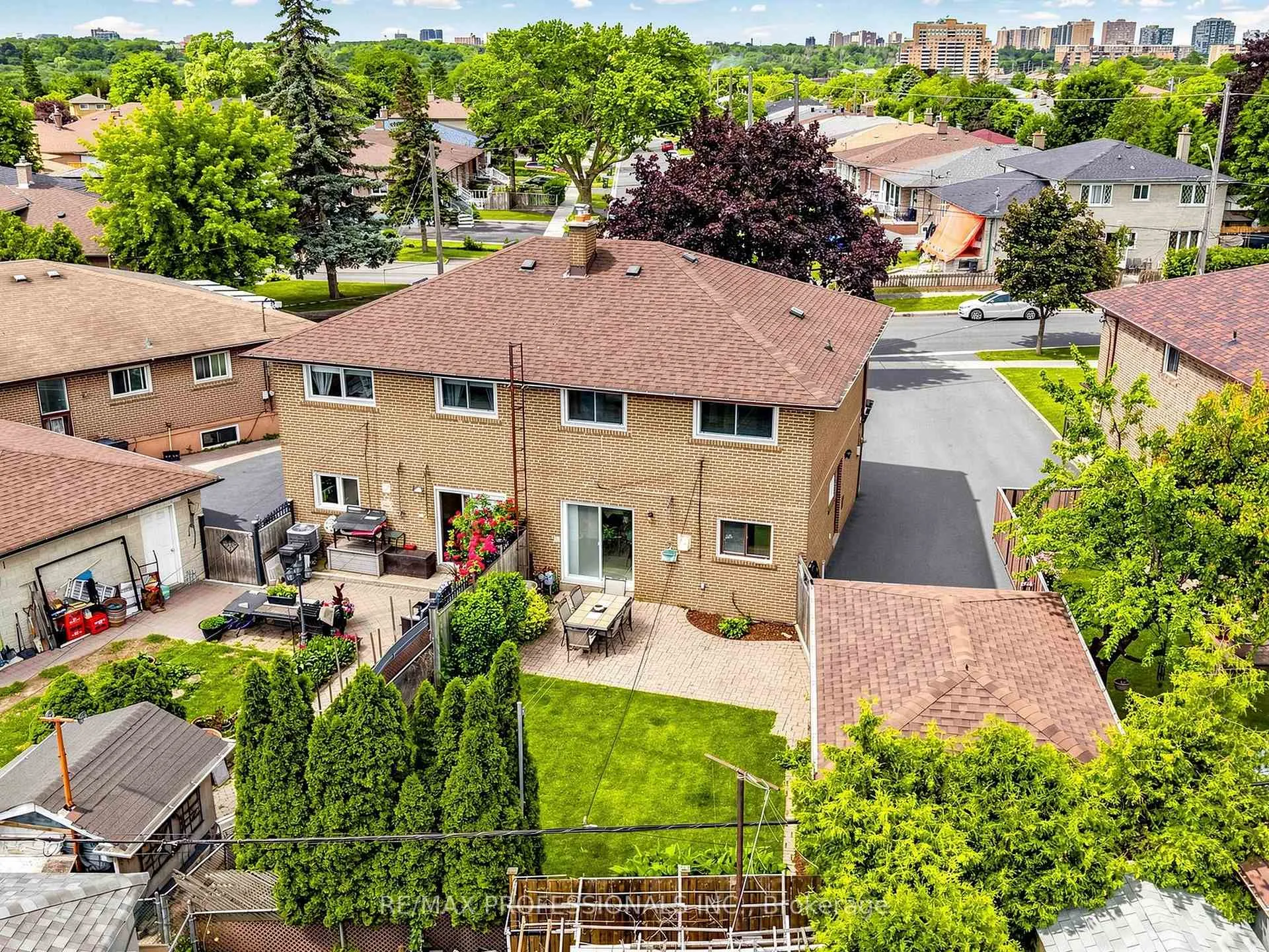 Photo 32 of 19 Davelayne Road, North York, Humbermede — HOMEH