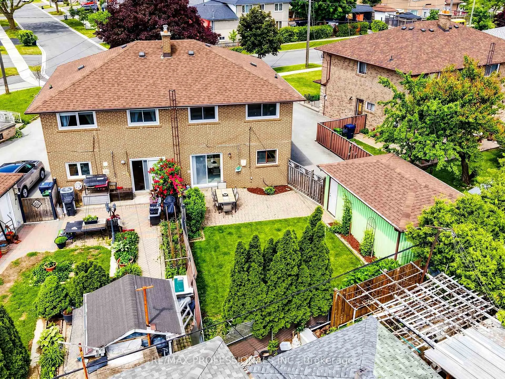 Photo 20 of 19 Davelayne Road, North York, Humbermede — HOMEH