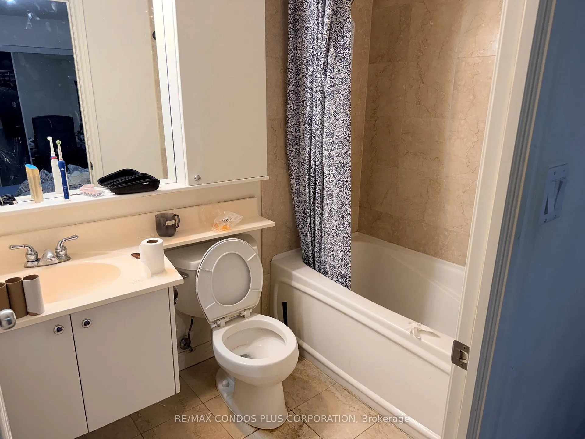 Photo 5 of Unit 601, 801 Bay Street, Toronto, Bay Street Corridor — HOMEH