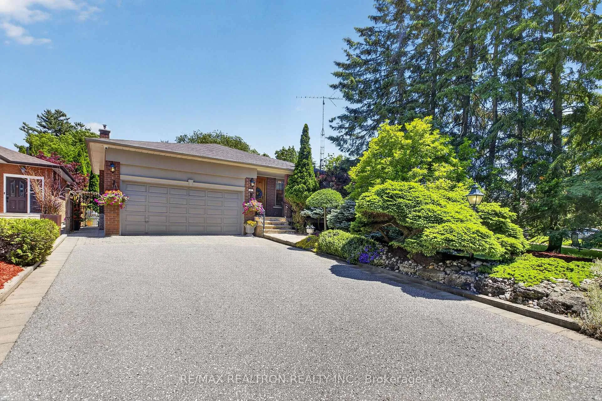 Photo 2 of 7 Conlins Road, Scarborough, Highland Creek — HOMEH