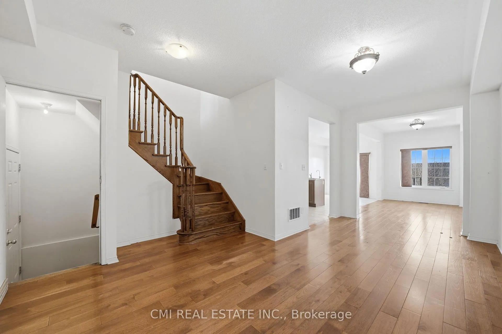 Photo 4 of 14 Gulfbrook Circle, Brampton, Sandringham-Wellington — HOMEH