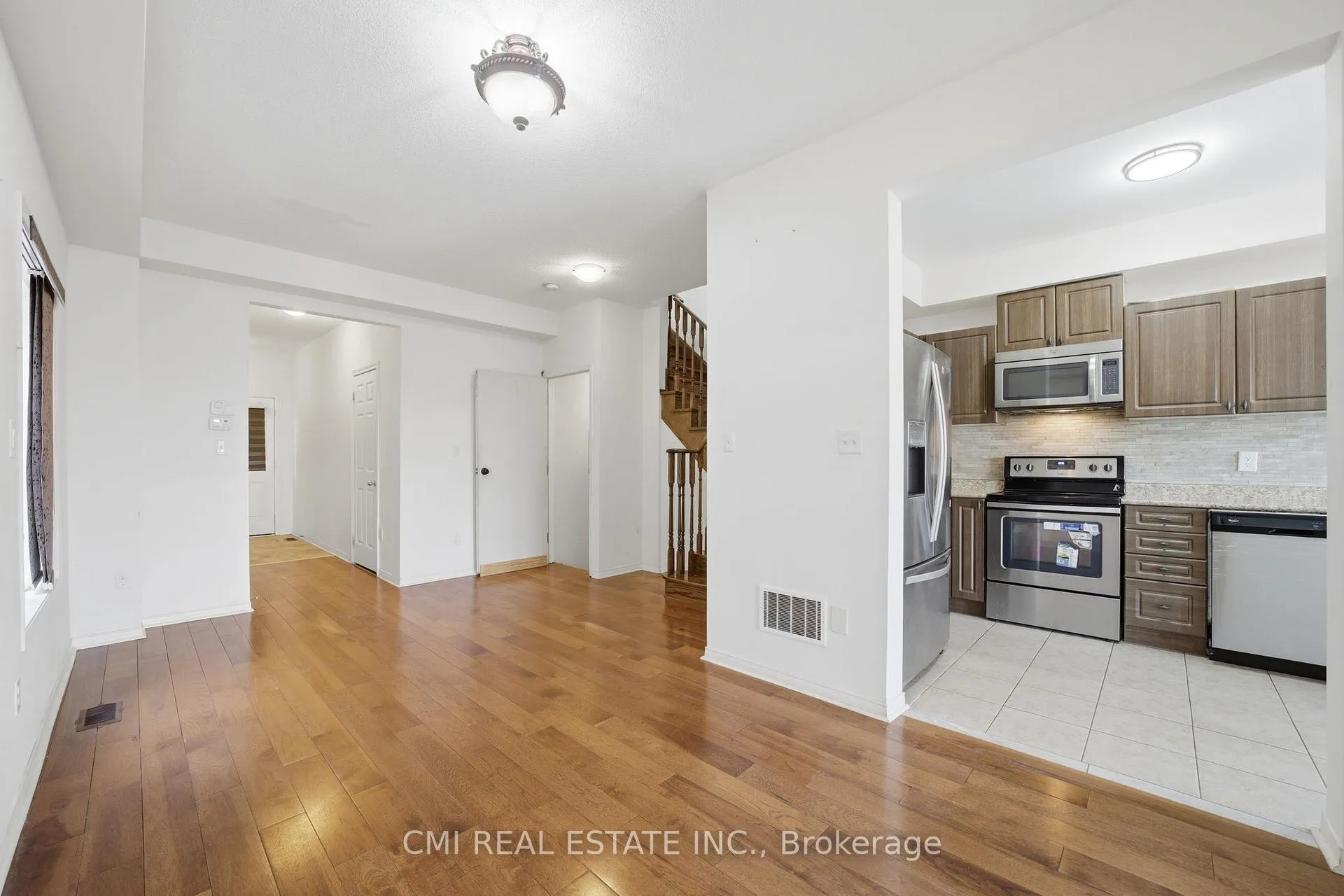 Photo 5 of 14 Gulfbrook Circle, Brampton, Sandringham-Wellington — HOMEH