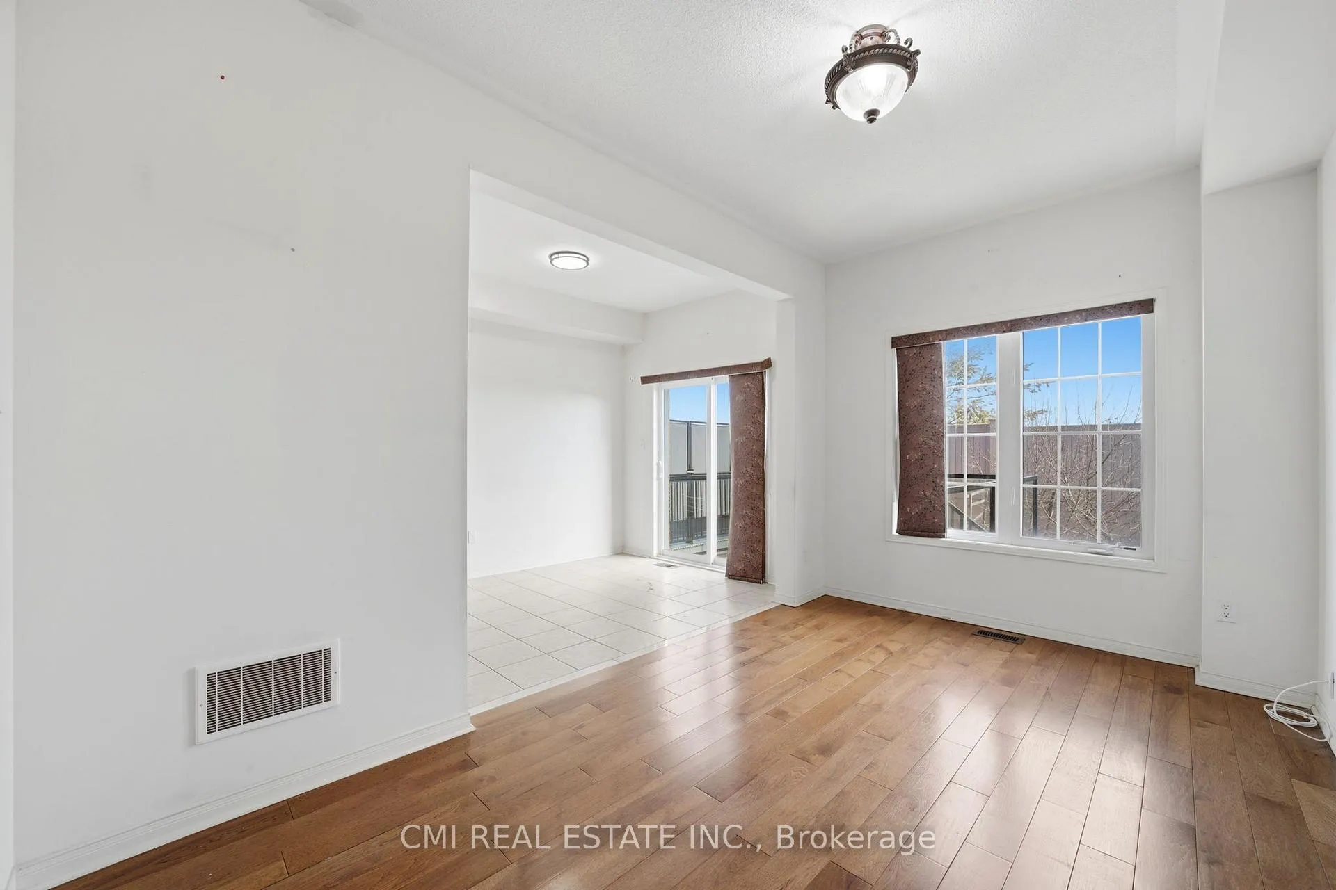 Photo 7 of 14 Gulfbrook Circle, Brampton, Sandringham-Wellington — HOMEH