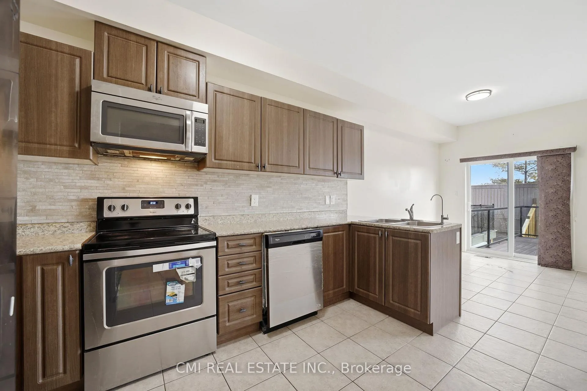 Photo 9 of 14 Gulfbrook Circle, Brampton, Sandringham-Wellington — HOMEH