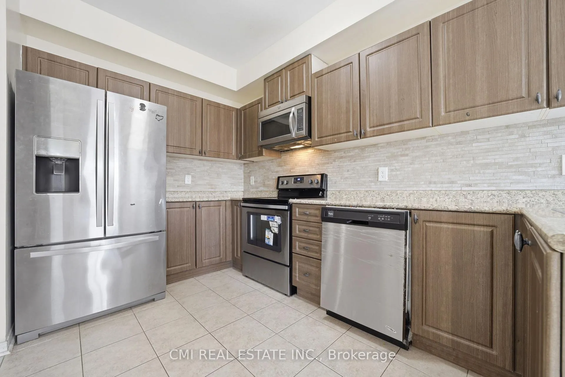 Photo 10 of 14 Gulfbrook Circle, Brampton, Sandringham-Wellington — HOMEH