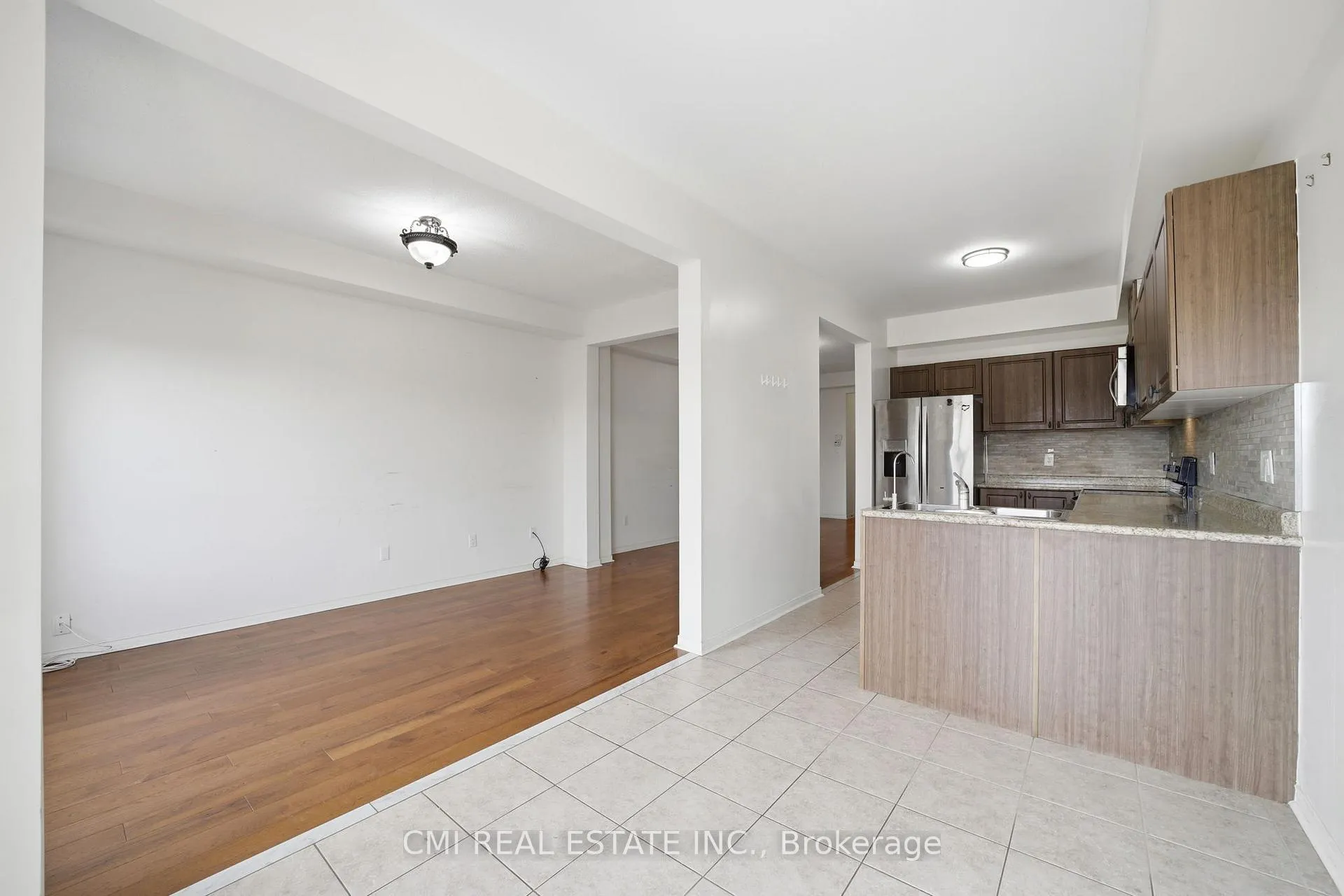 Photo 12 of 14 Gulfbrook Circle, Brampton, Sandringham-Wellington — HOMEH
