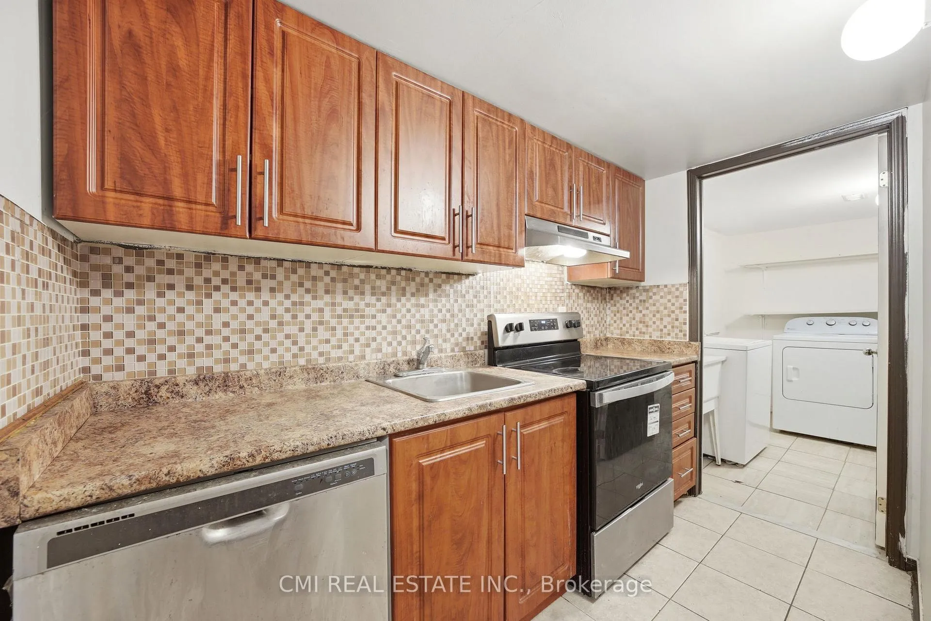 Photo 13 of 14 Gulfbrook Circle, Brampton, Sandringham-Wellington — HOMEH