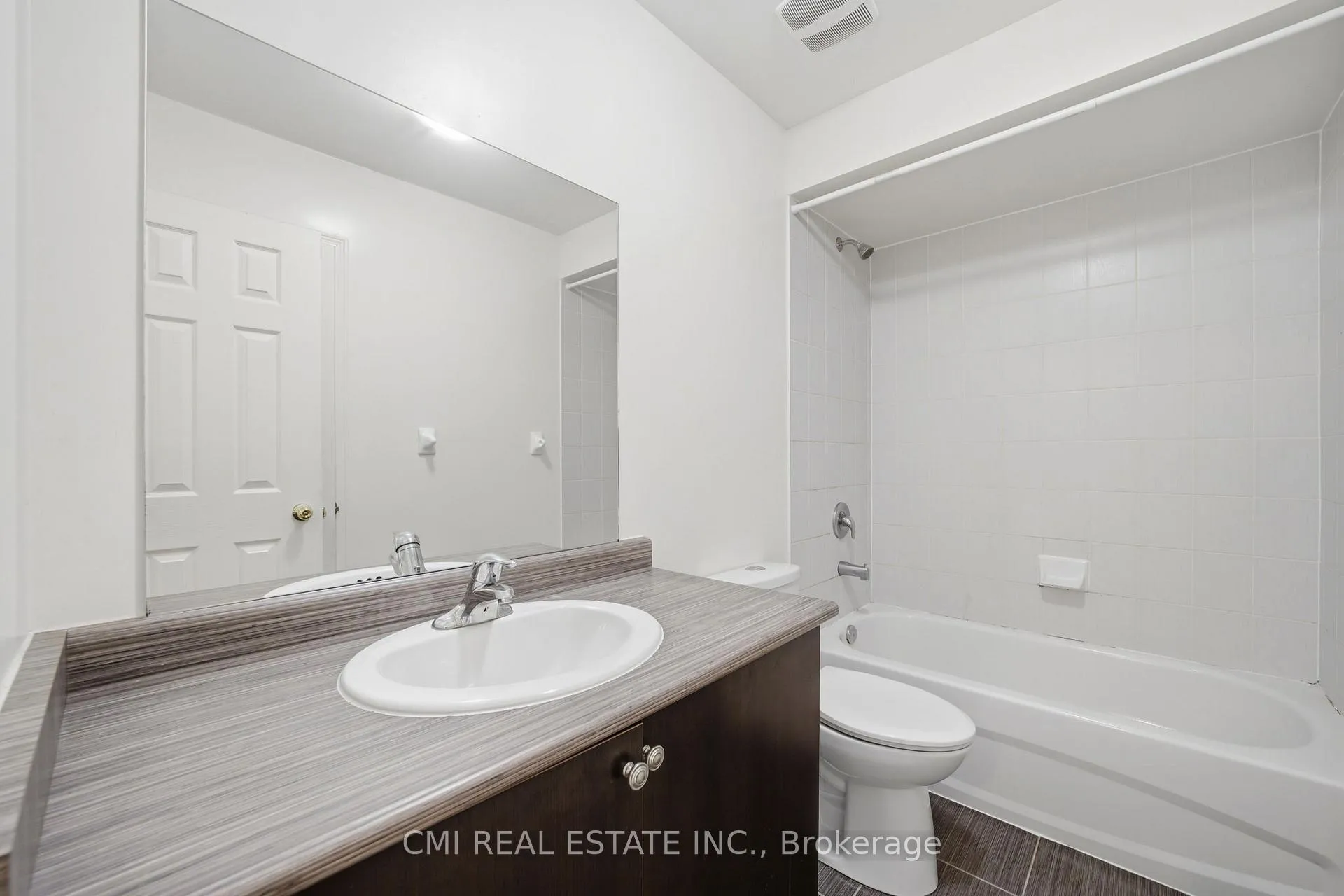 Photo 30 of 14 Gulfbrook Circle, Brampton, Sandringham-Wellington — HOMEH