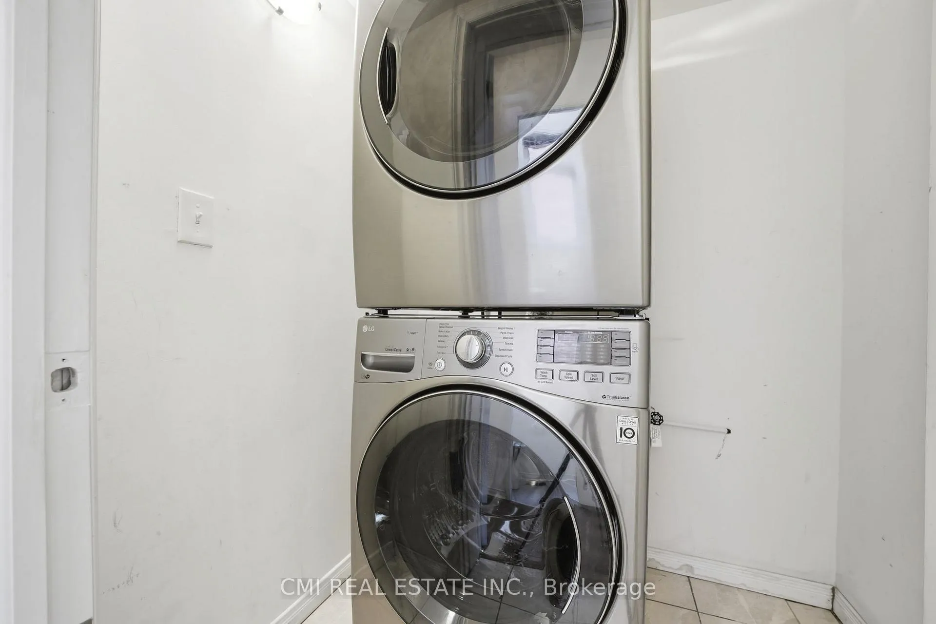 Photo 32 of 14 Gulfbrook Circle, Brampton, Sandringham-Wellington — HOMEH
