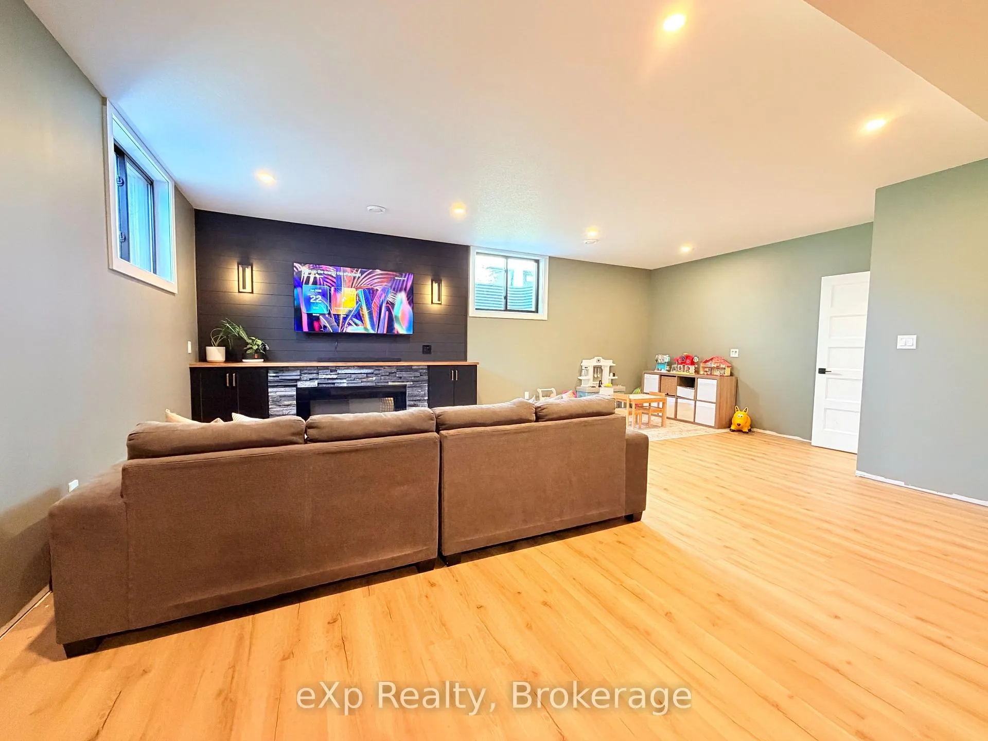 Photo 22 of 21 Devinwood Avenue, Brockton — HOMEH