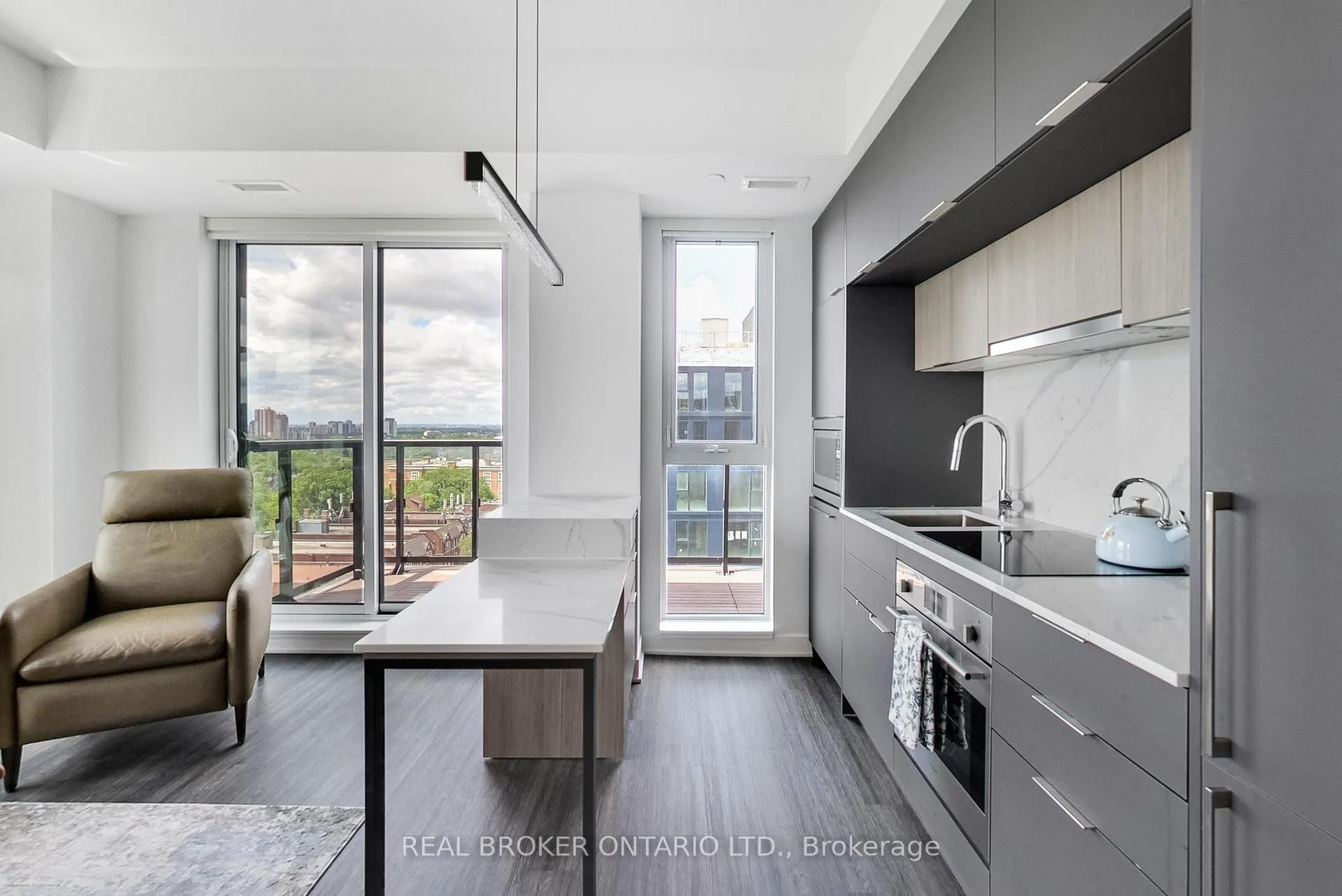 Photo 4 of Unit 1207, 185 Alberta Avenue, Toronto, Oakwood Village — HOMEH