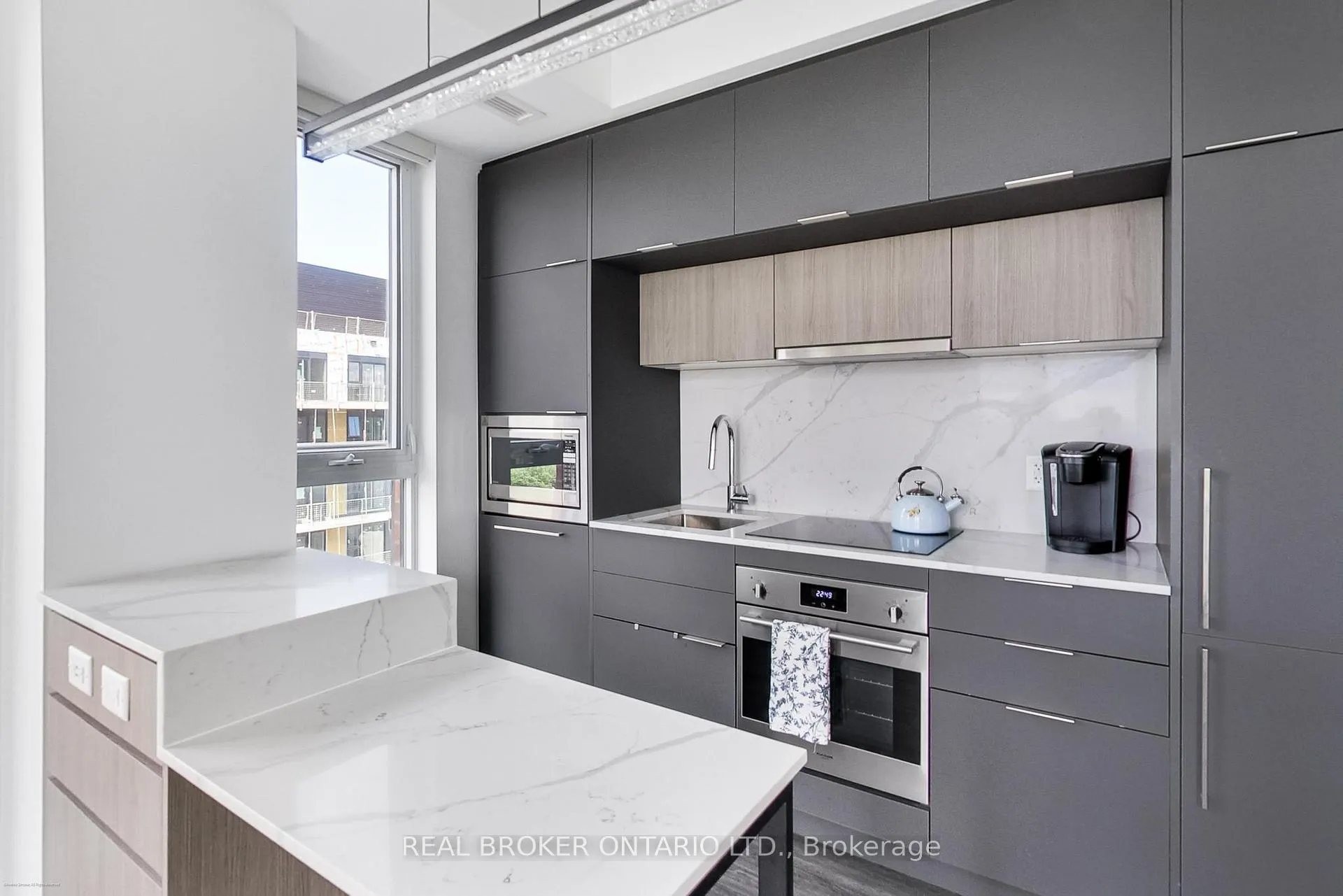 Photo 5 of Unit 1207, 185 Alberta Avenue, Toronto, Oakwood Village — HOMEH