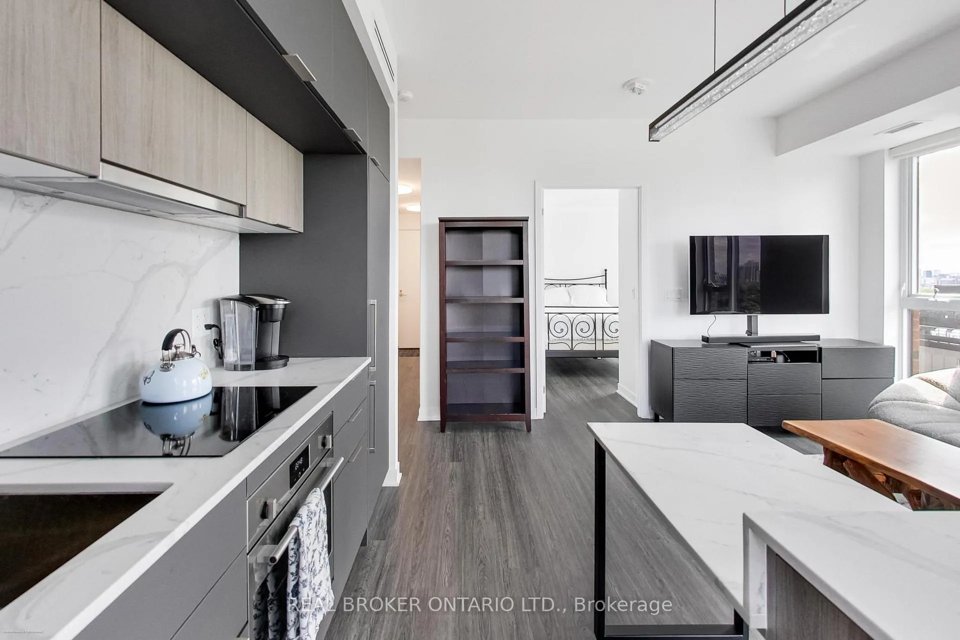 Photo 6 of Unit 1207, 185 Alberta Avenue, Toronto, Oakwood Village — HOMEH