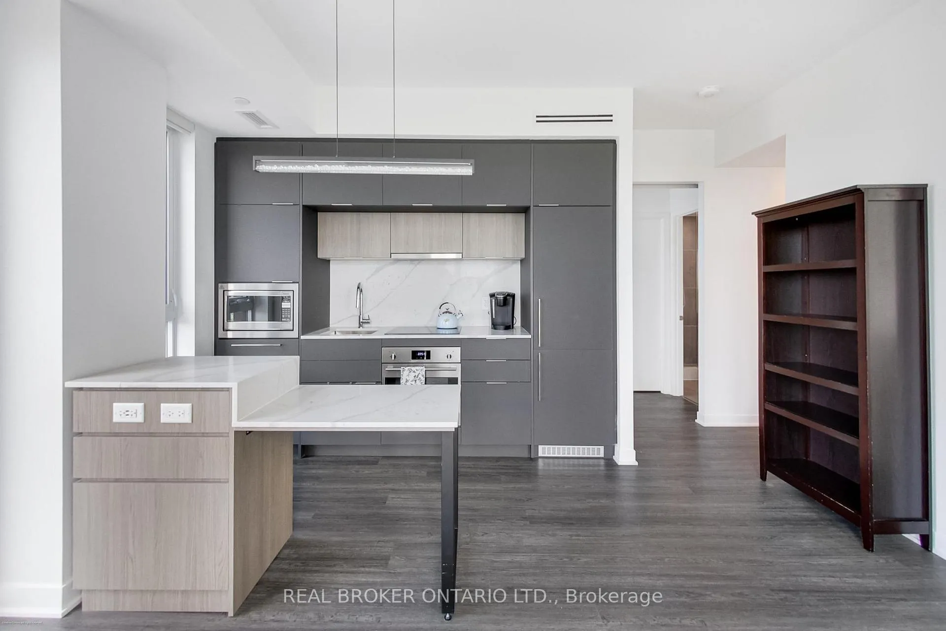 Photo 7 of Unit 1207, 185 Alberta Avenue, Toronto, Oakwood Village — HOMEH