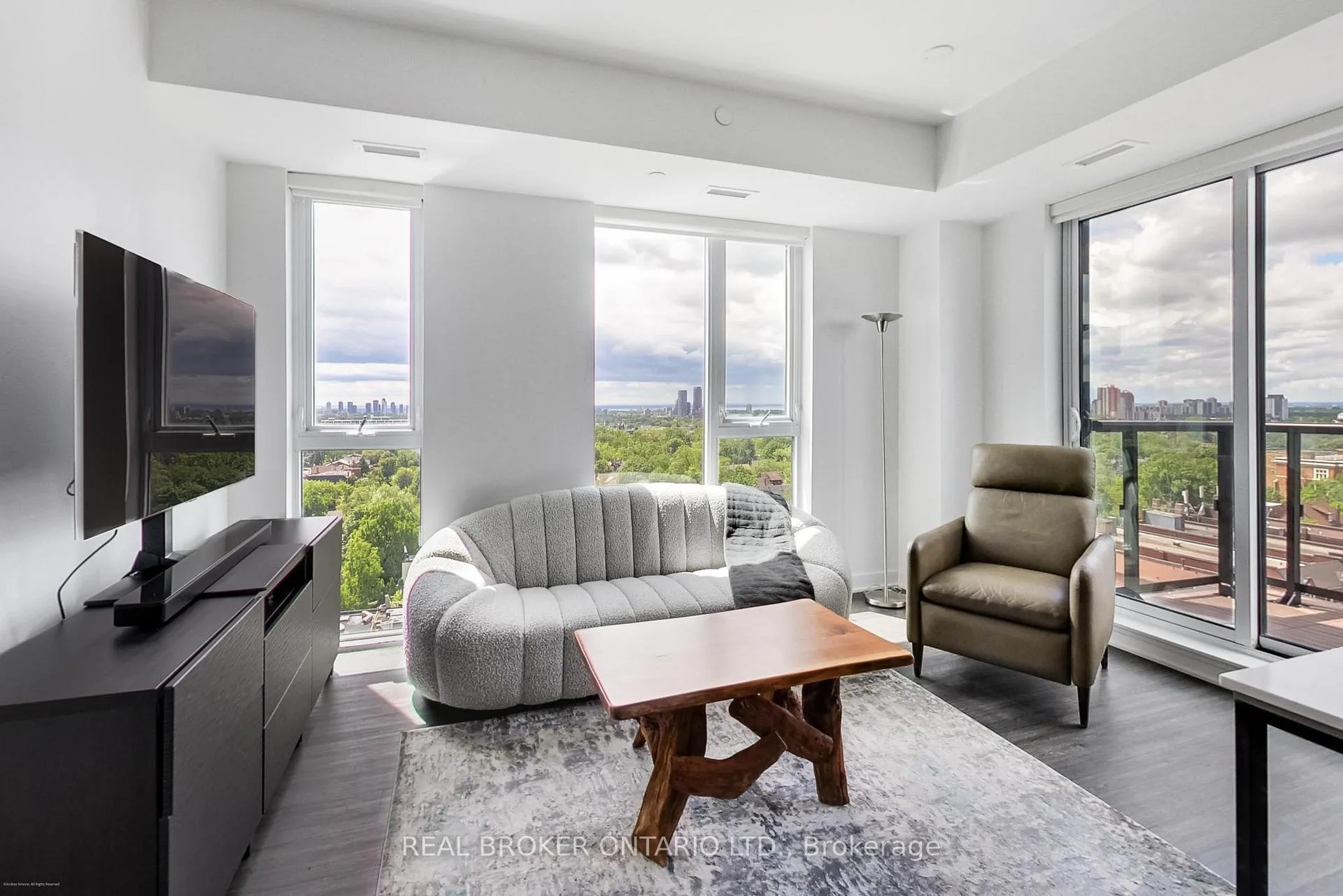 Photo 8 of Unit 1207, 185 Alberta Avenue, Toronto, Oakwood Village — HOMEH