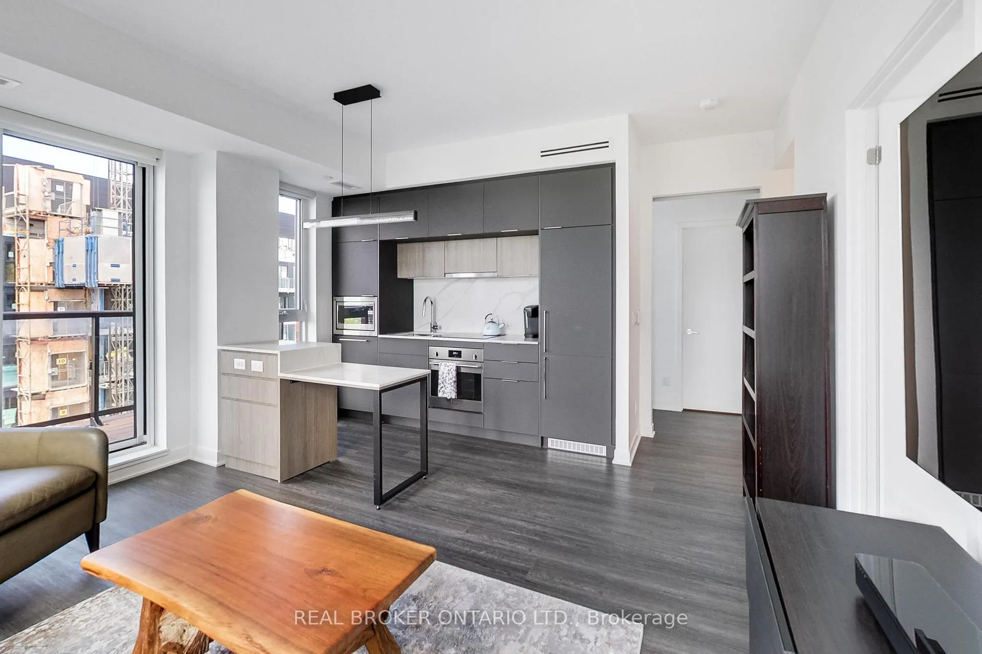Photo 9 of Unit 1207, 185 Alberta Avenue, Toronto, Oakwood Village — HOMEH