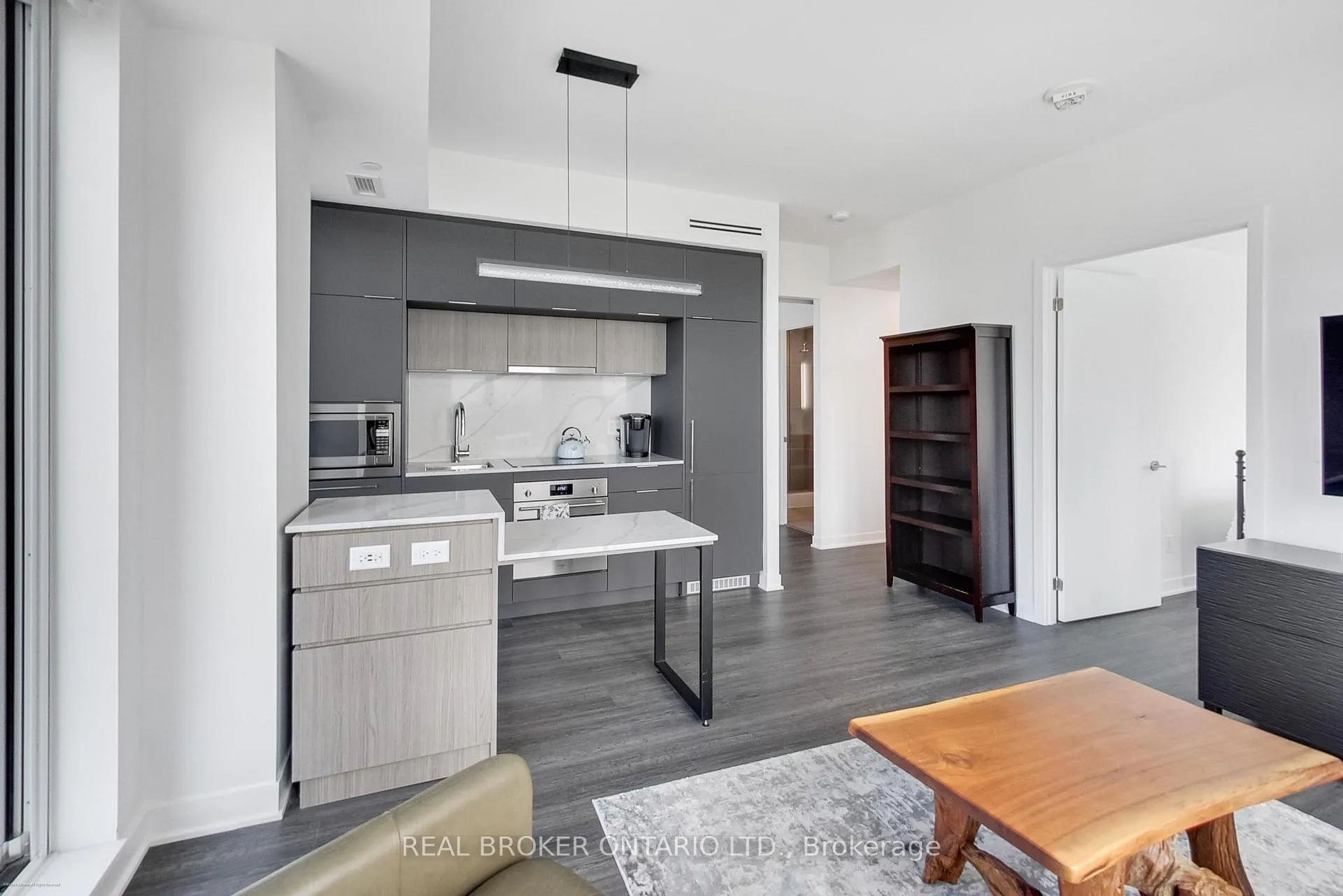 Photo 10 of Unit 1207, 185 Alberta Avenue, Toronto, Oakwood Village — HOMEH