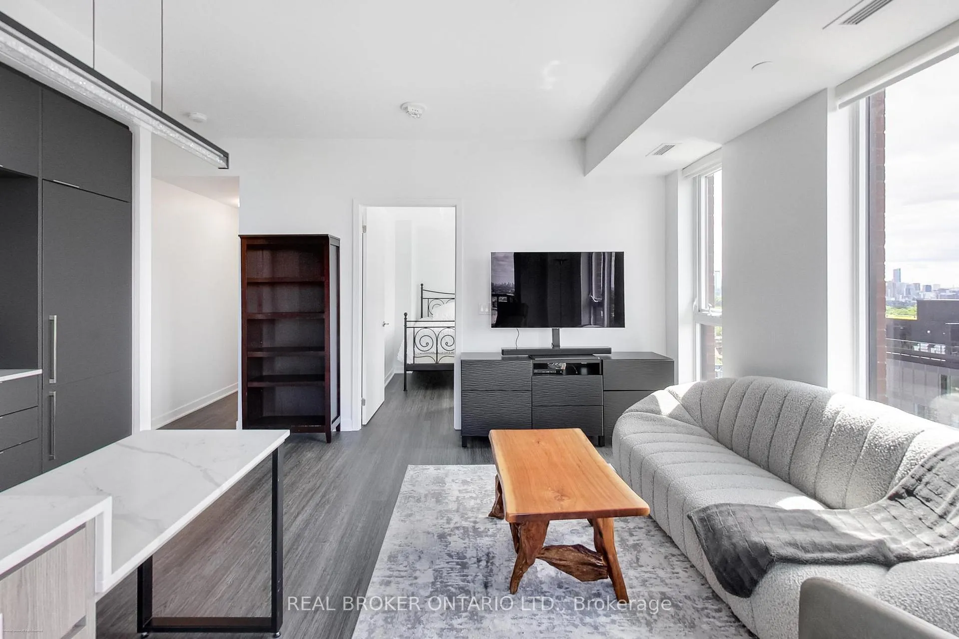Photo 11 of Unit 1207, 185 Alberta Avenue, Toronto, Oakwood Village — HOMEH