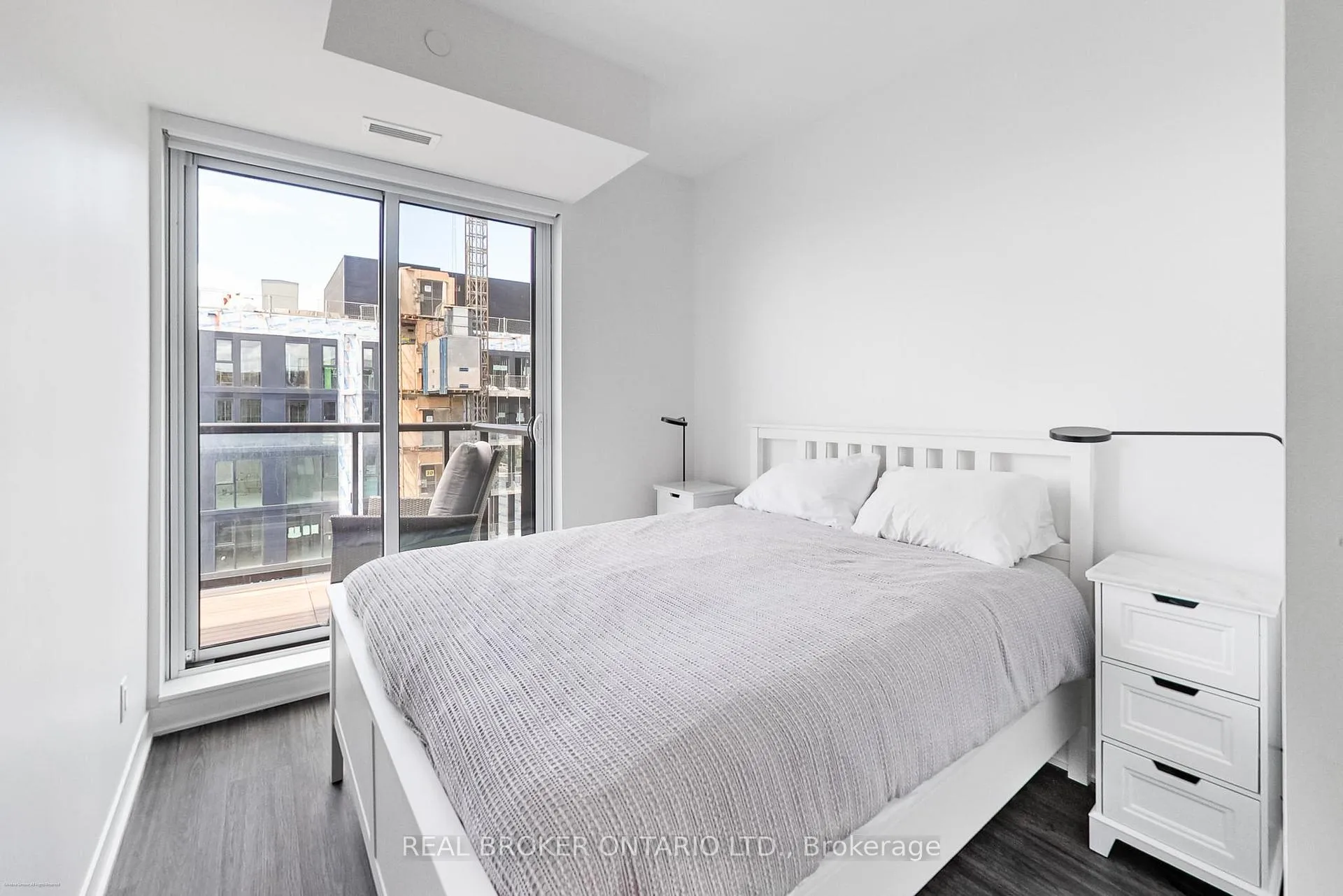 Photo 12 of Unit 1207, 185 Alberta Avenue, Toronto, Oakwood Village — HOMEH