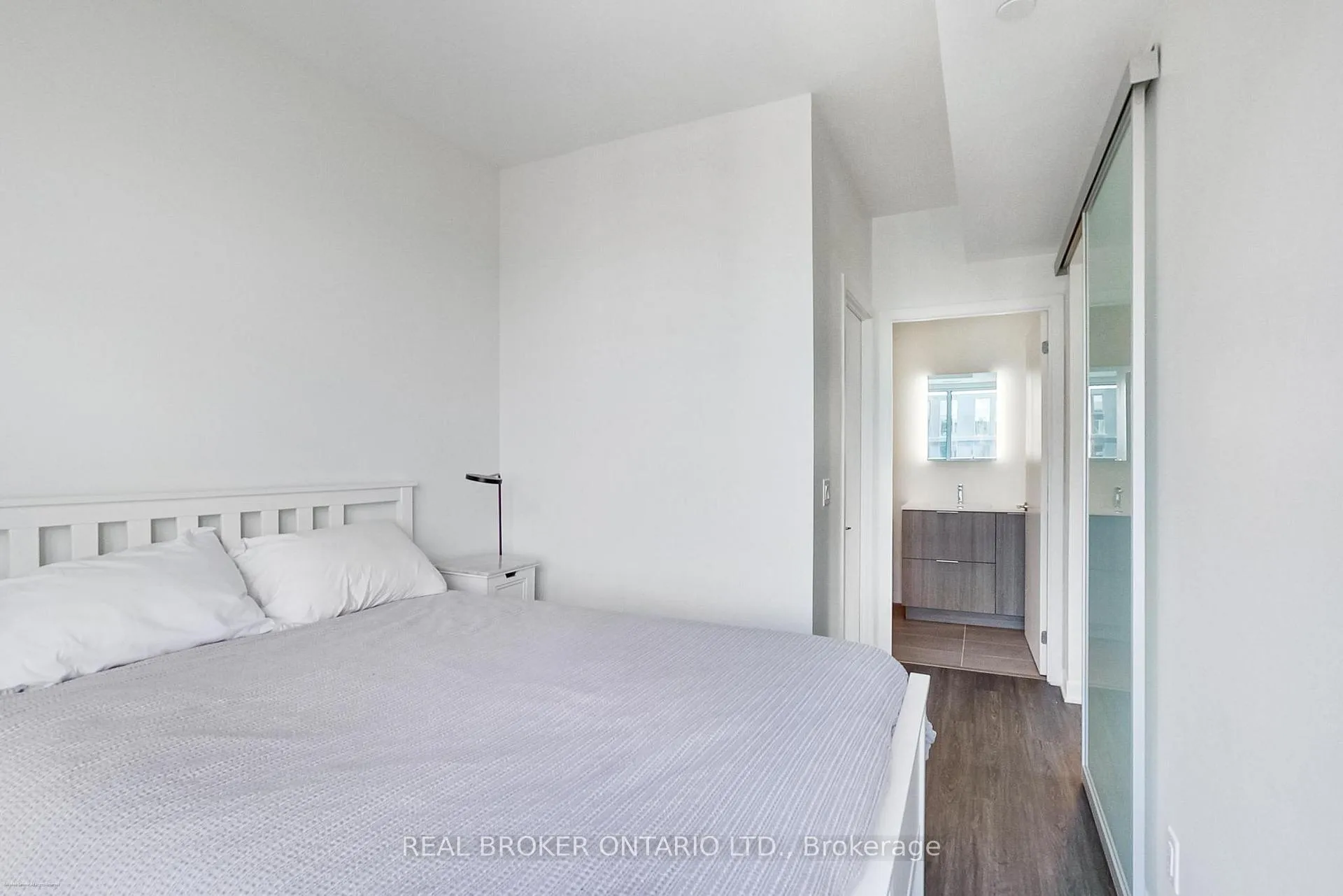 Photo 13 of Unit 1207, 185 Alberta Avenue, Toronto, Oakwood Village — HOMEH