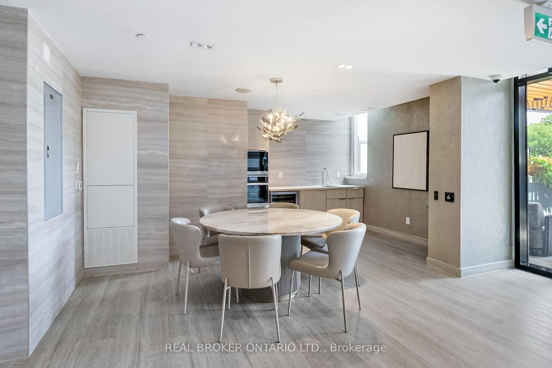 Photo 30 of Unit 1207, 185 Alberta Avenue, Toronto, Oakwood Village — HOMEH