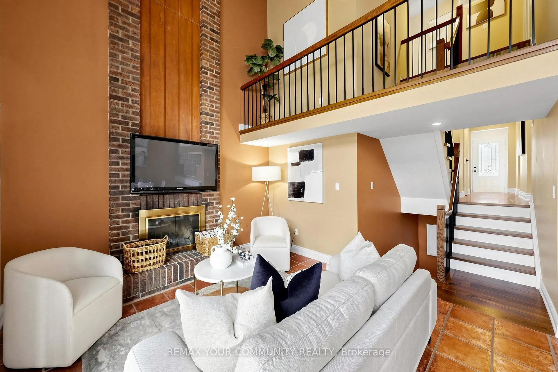 Photo 4 of 1746 Listowell Crescent, Pickering, Liverpool — HOMEH
