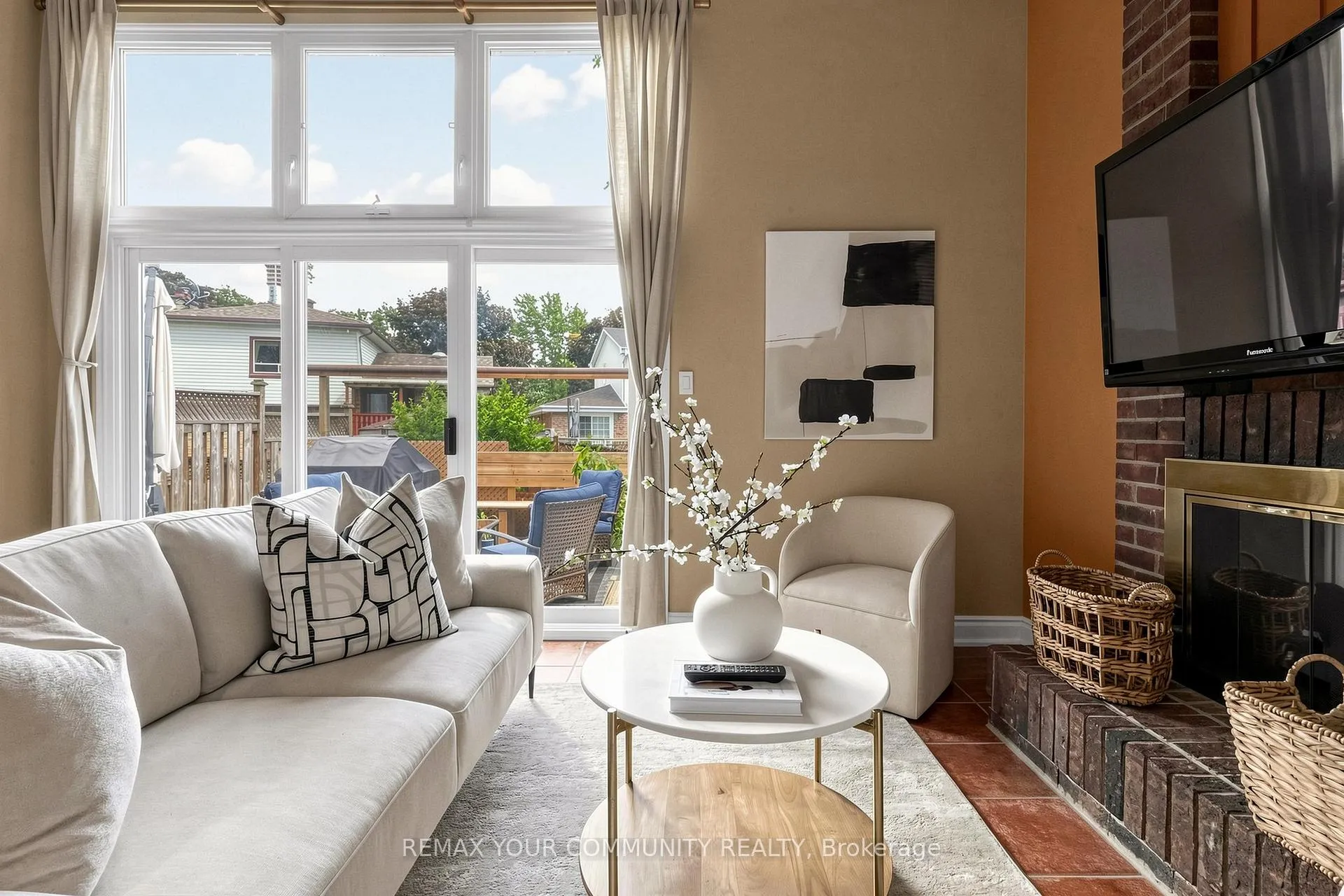 Photo 5 of 1746 Listowell Crescent, Pickering, Liverpool — HOMEH