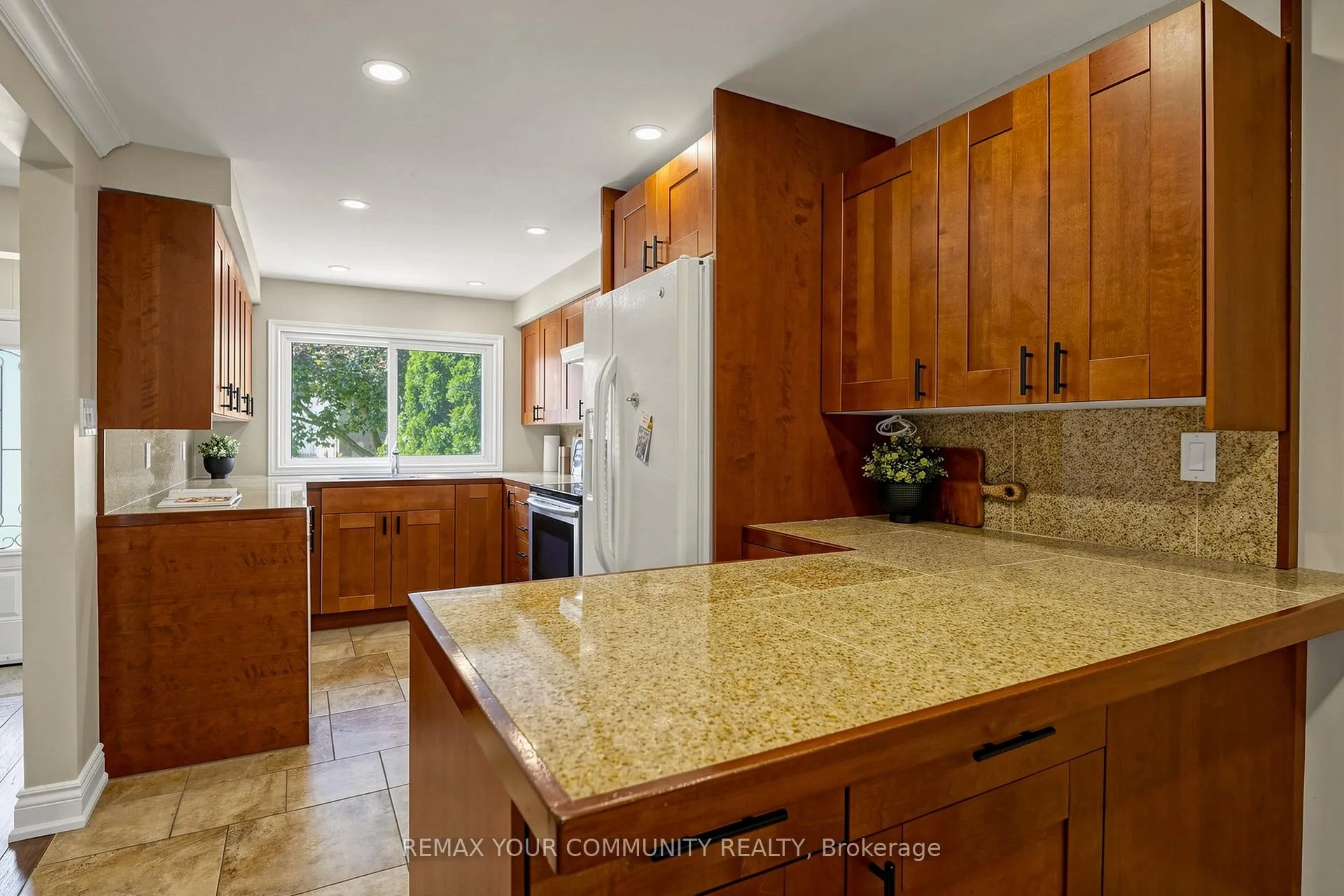 Photo 15 of 1746 Listowell Crescent, Pickering, Liverpool — HOMEH