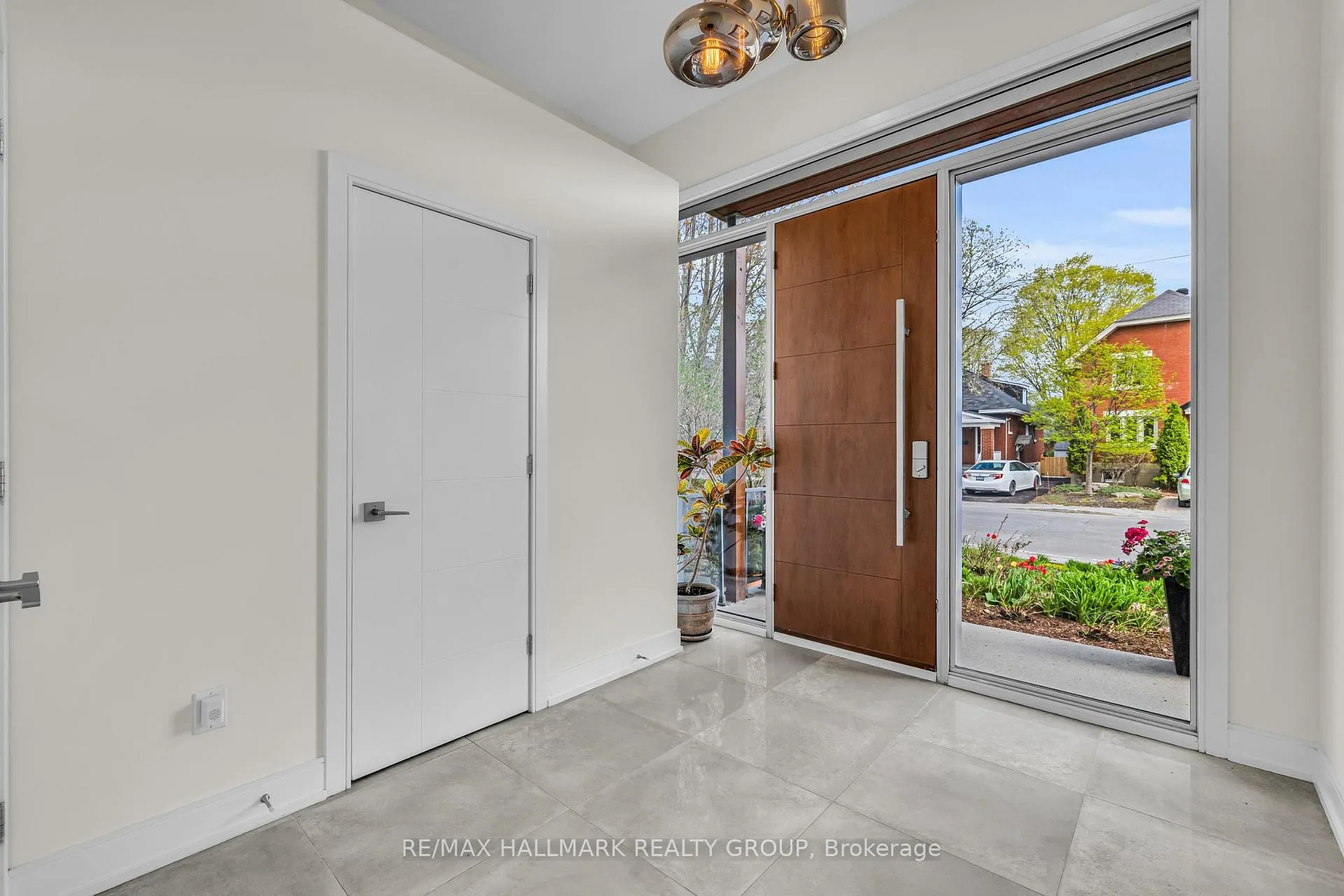 Photo 2 of 92 Grange Avenue, Ottawa, Ottawa West — HOMEH