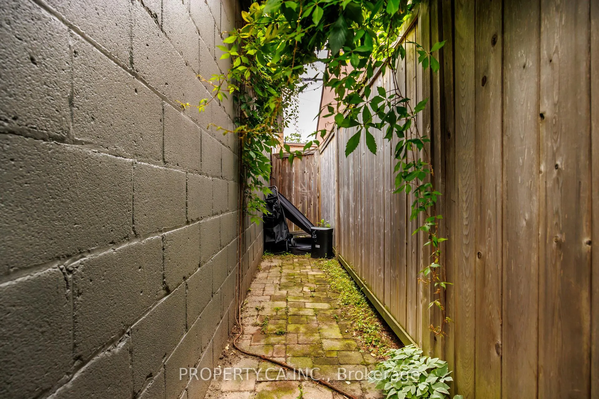 Photo 30 of 233 Clinton Street, Toronto, Palmerston-Little Italy — HOMEH