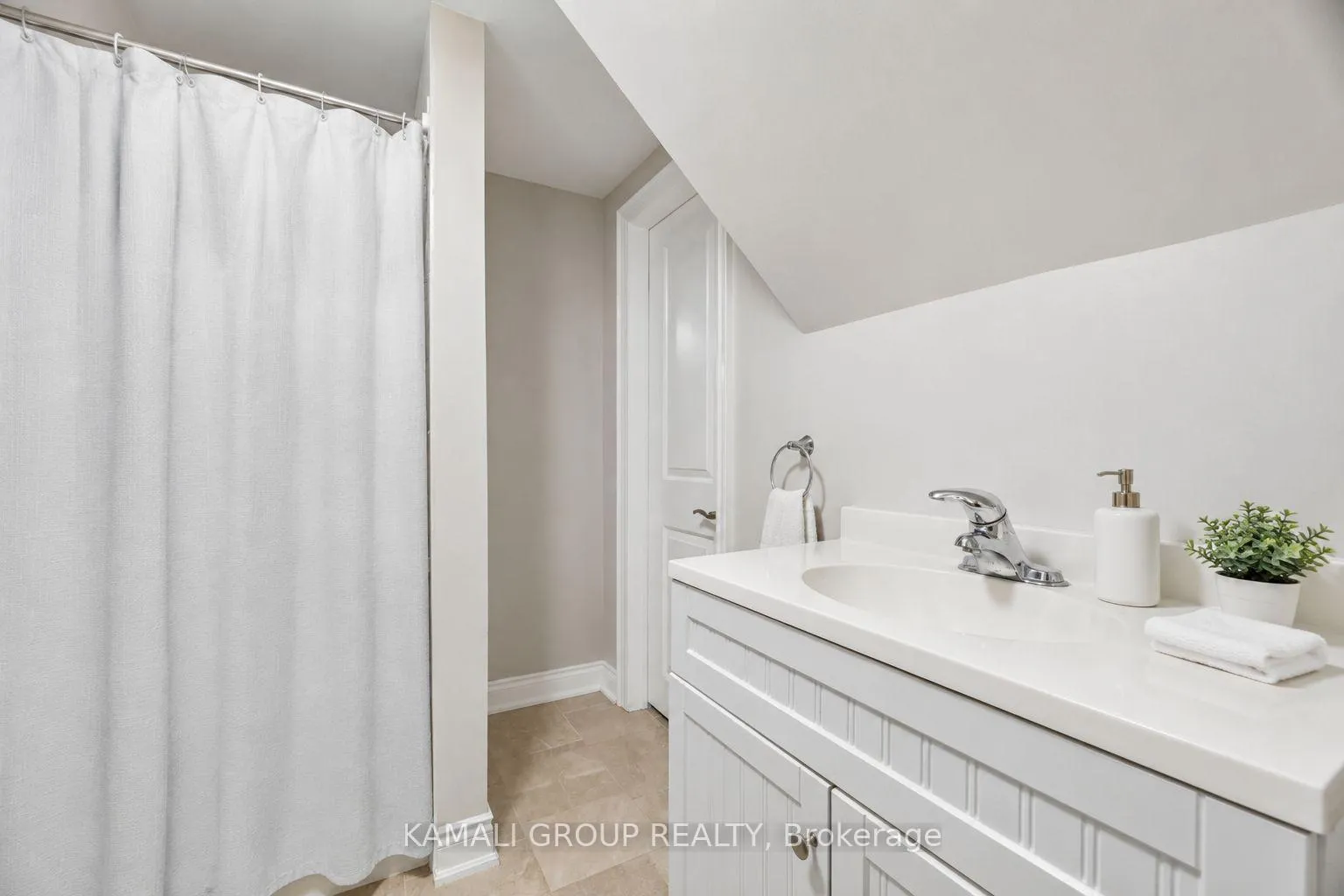 Photo 9 of Unit BSMT, 580 Capilano Crescent, Oshawa, Donevan — HOMEH