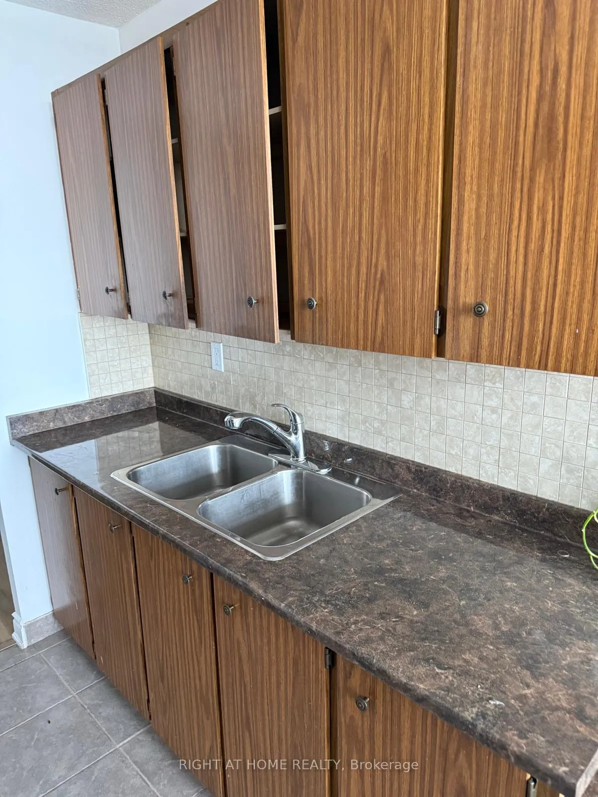 Photo 34 of Unit 707, 18 Knightsbridge Road, Brampton, Queen Street Corridor — HOMEH