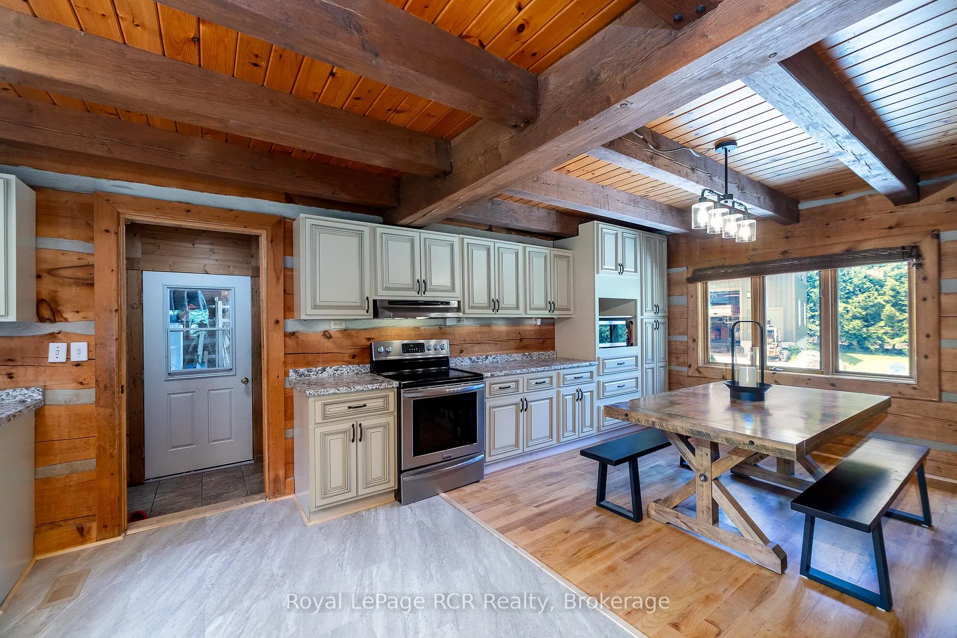 Photo 5 of 113 Crawford Road, Chatsworth — HOMEH