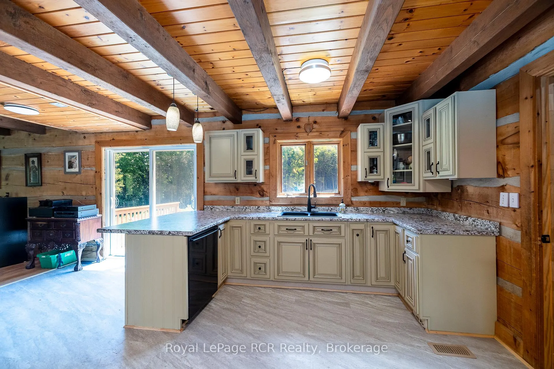 Photo 9 of 113 Crawford Road, Chatsworth — HOMEH