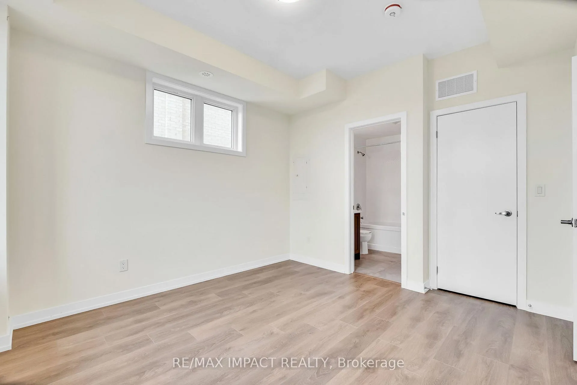 Photo 7 of Unit 902, 160 Densmore Road, Cobourg — HOMEH