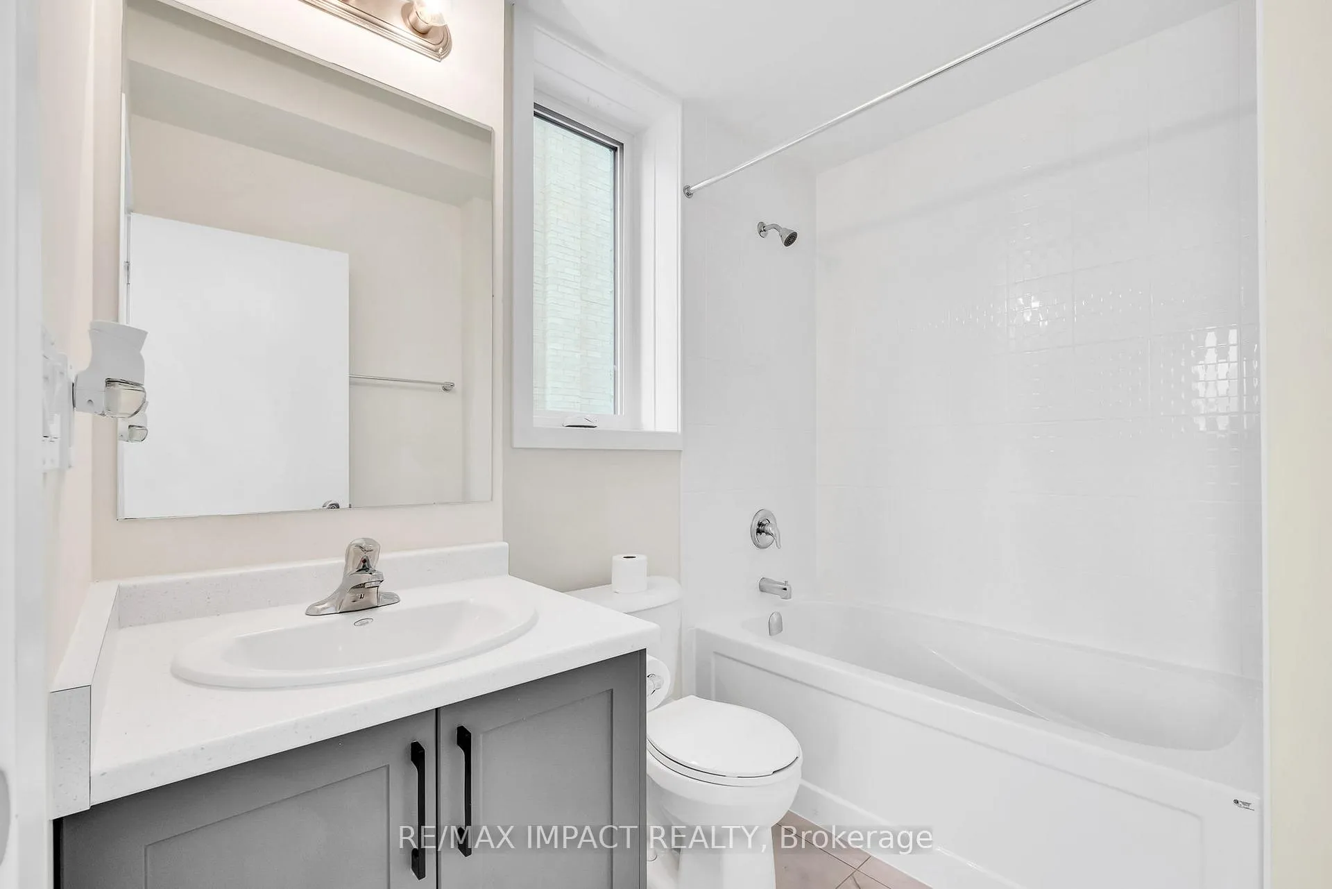Photo 8 of Unit 902, 160 Densmore Road, Cobourg — HOMEH