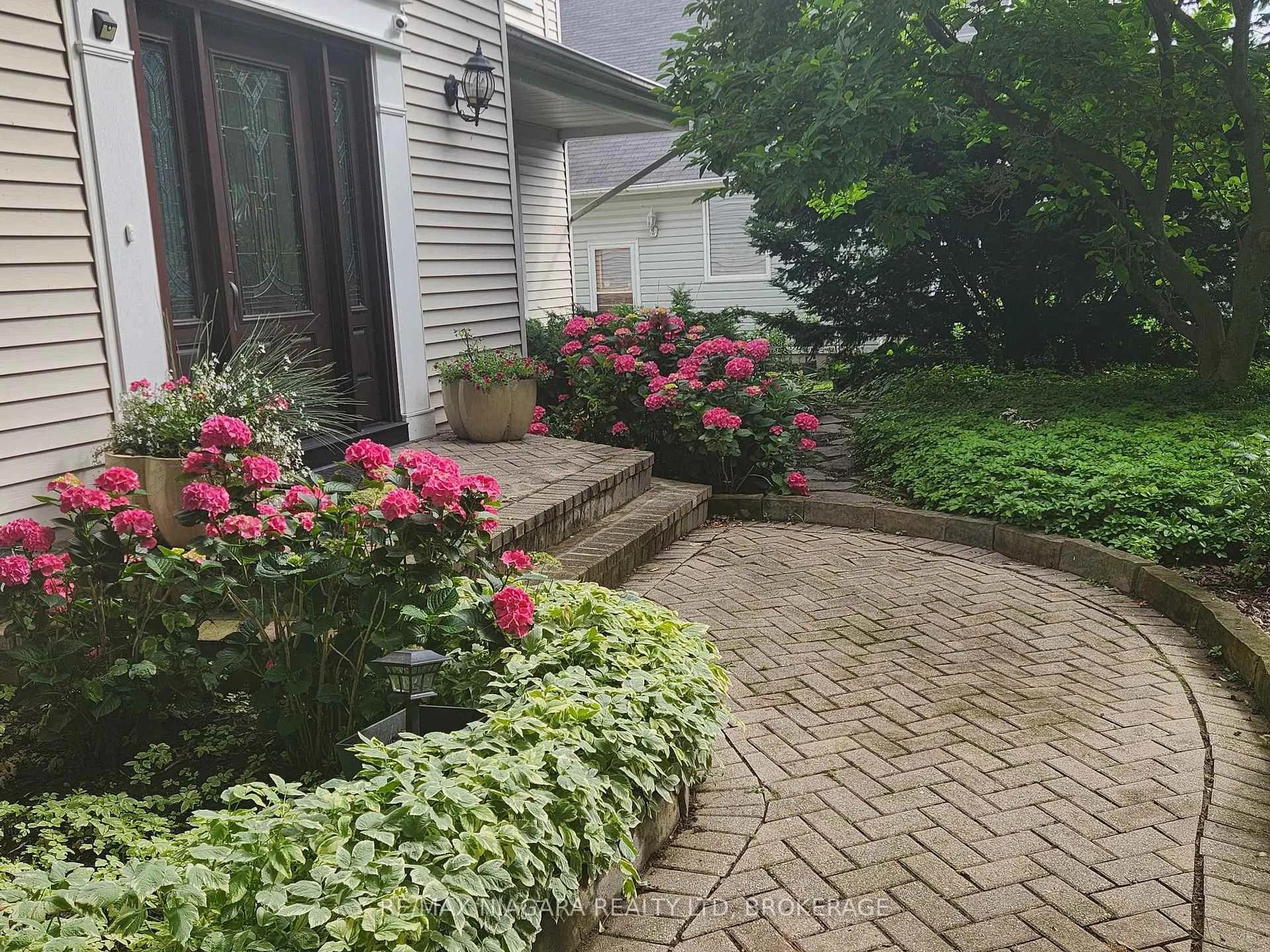 Photo 2 of 50 Henley Drive, St. Catharines, Martindale Pond — HOMEH