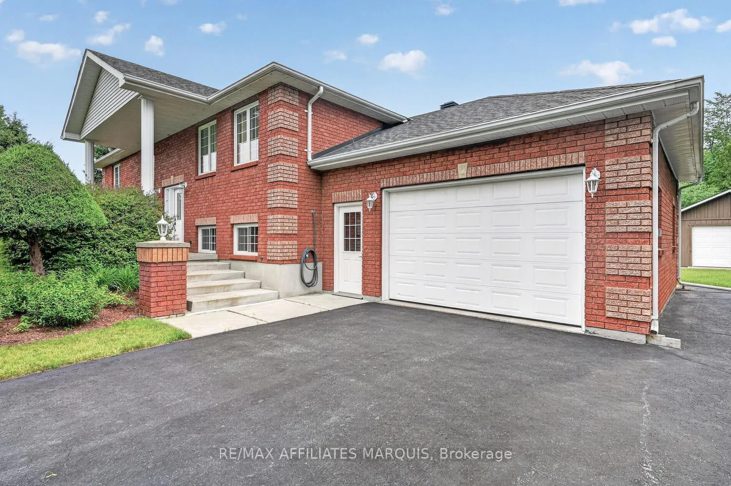Photo 3 of 156 Bay Road, Rideau Lakes, Rideau Lakes (South Elmsley) Twp — HOMEH