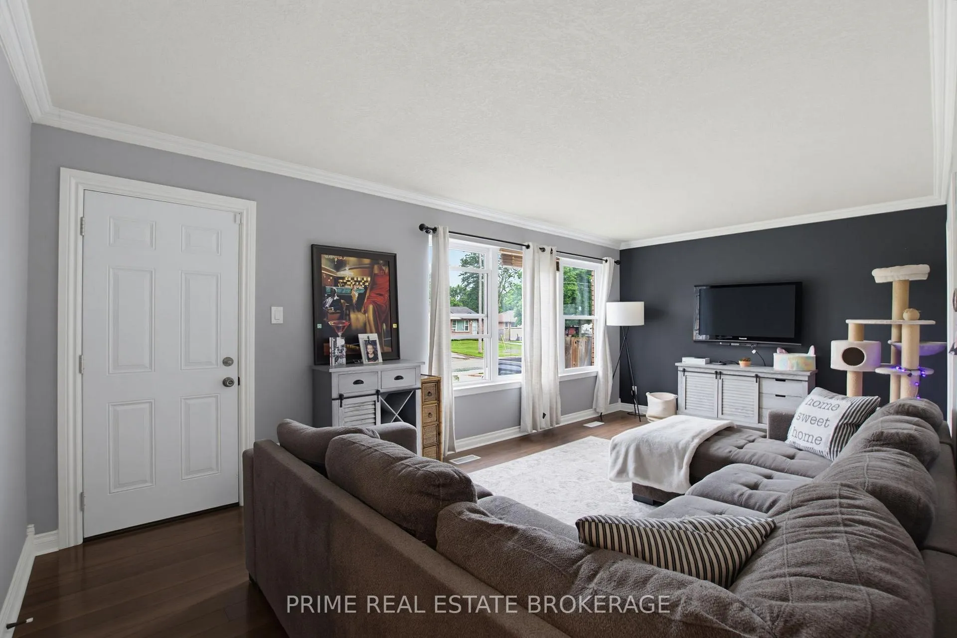 Photo 4 of 204 Burnside Drive, London, East I — HOMEH
