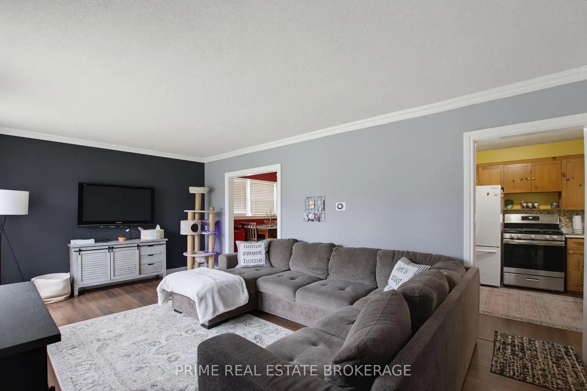 Photo 5 of 204 Burnside Drive, London, East I — HOMEH